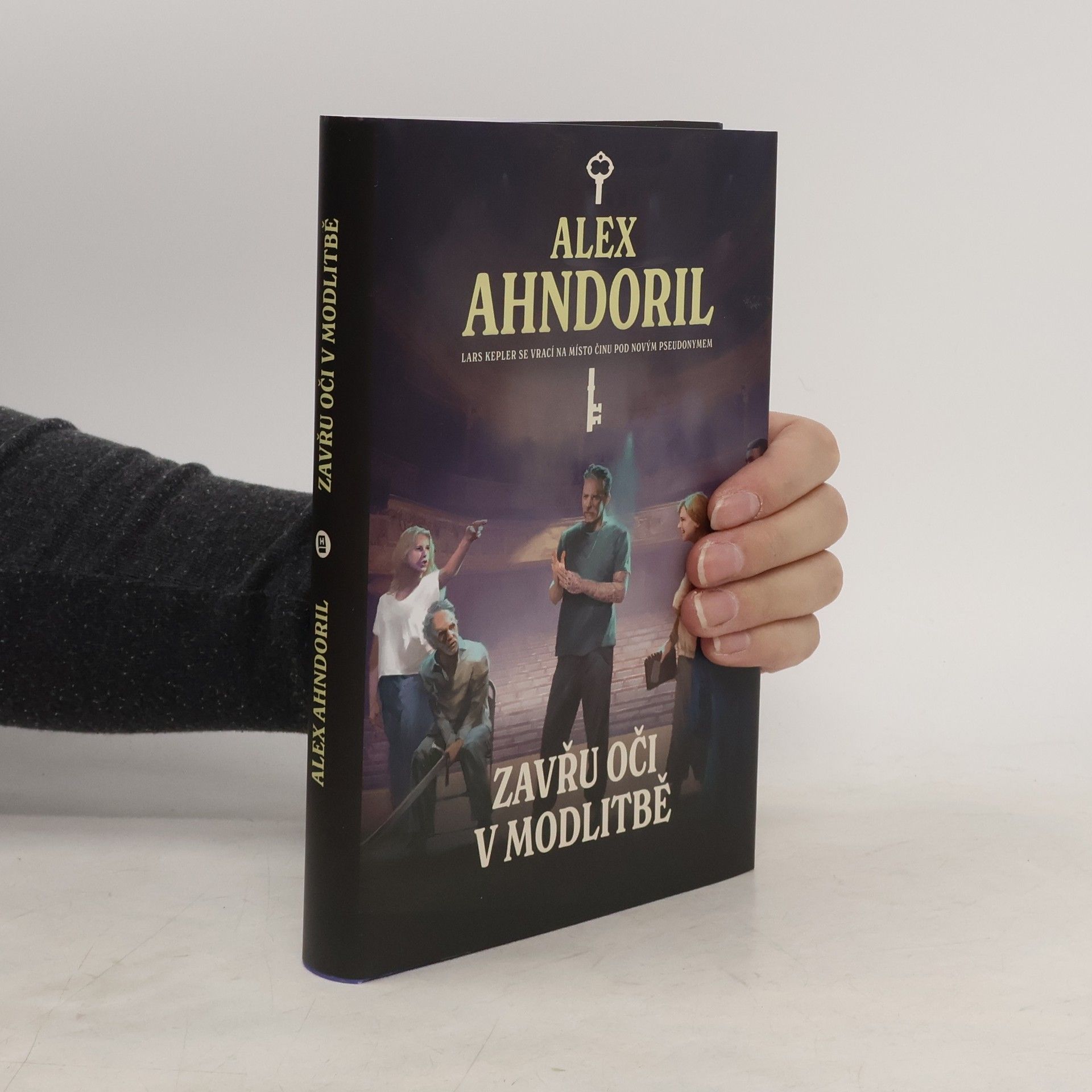 Lars Kepler Zavřu oči v modlitbě