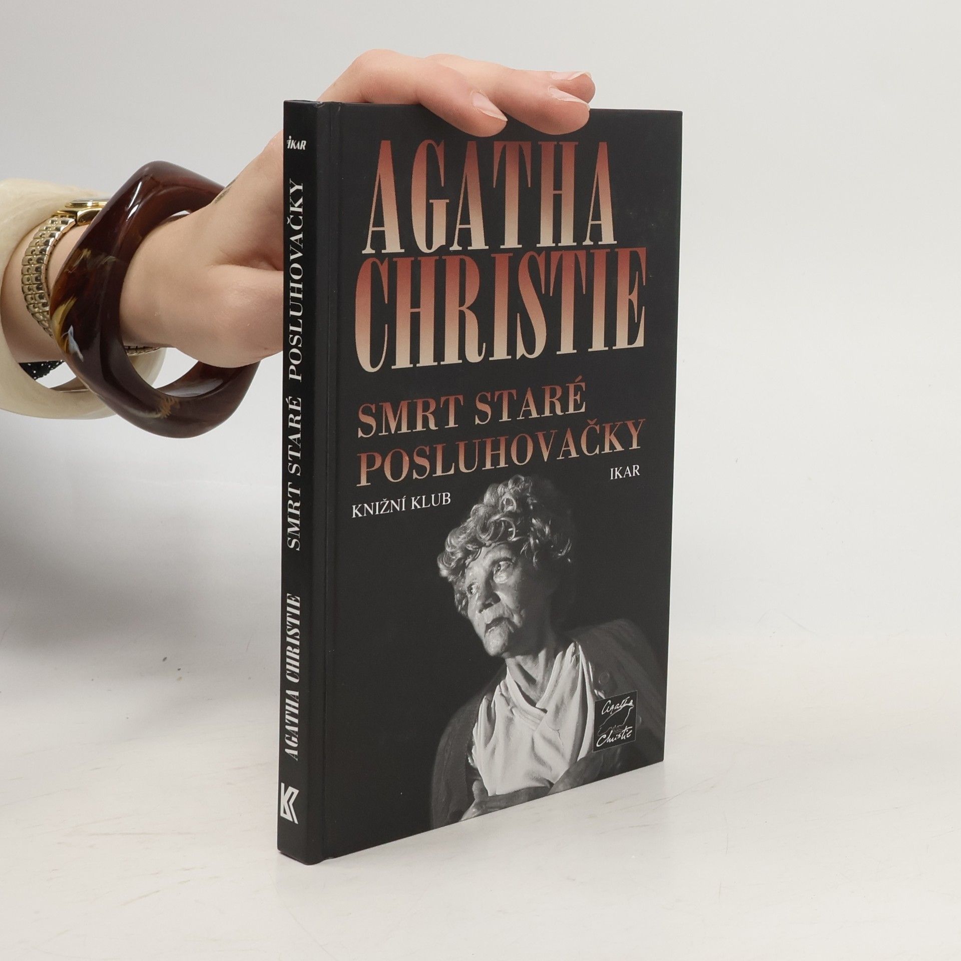 Agatha Christie Smrt staré posluhovačky