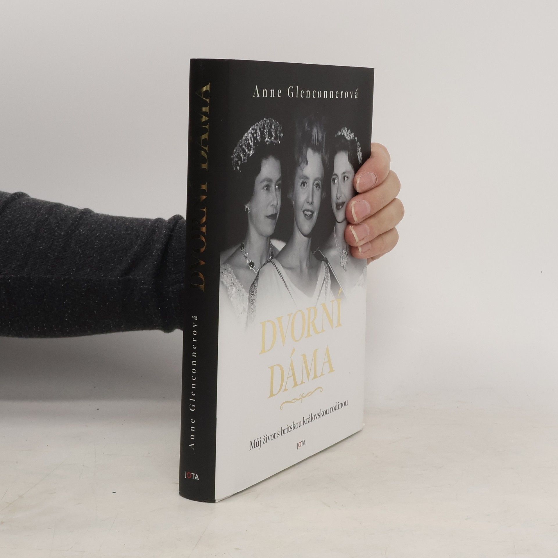 Anne Glenconner Dvorní dáma. Můj život s britskou královskou rodinou.