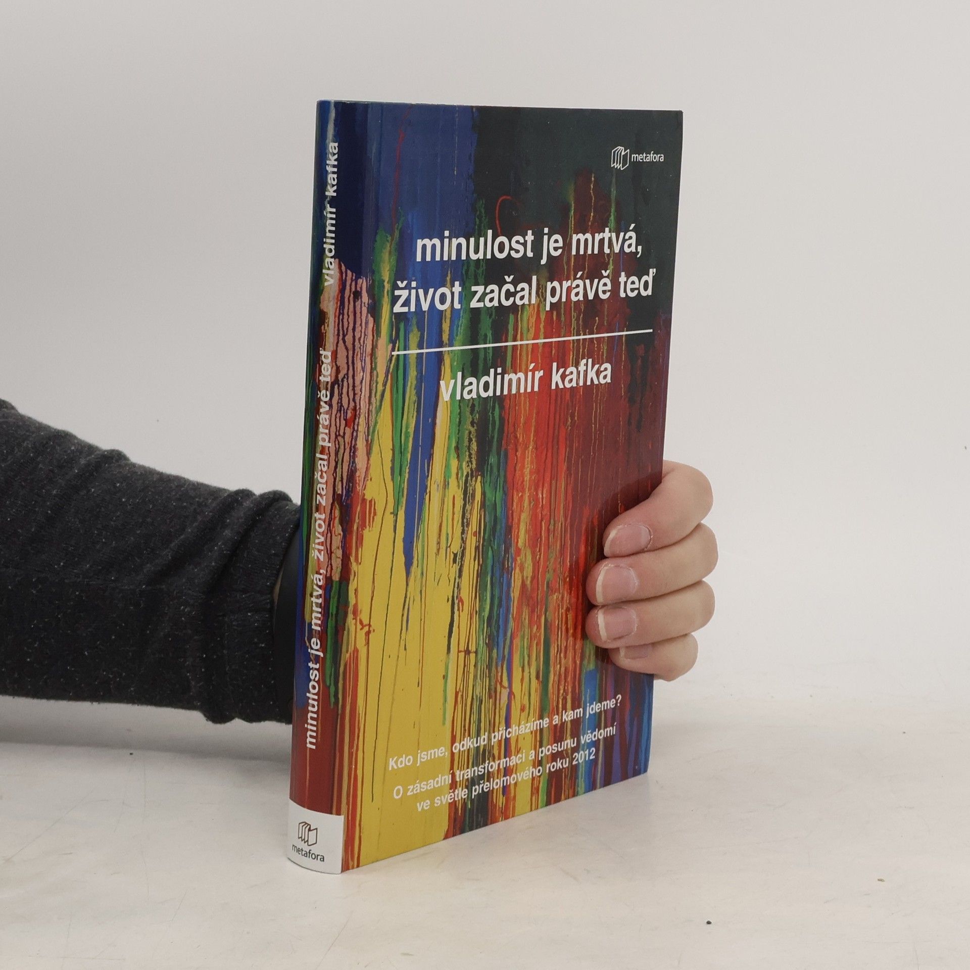 Minulost je mrtvá, život začal právě teď