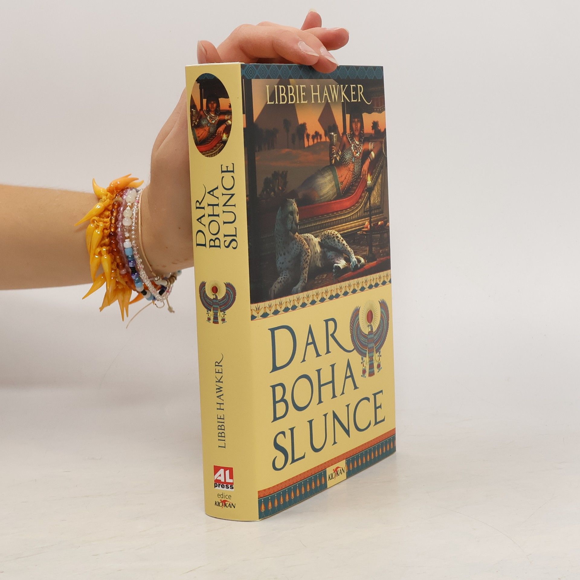 Libbie Hawker Dar boha Slunce