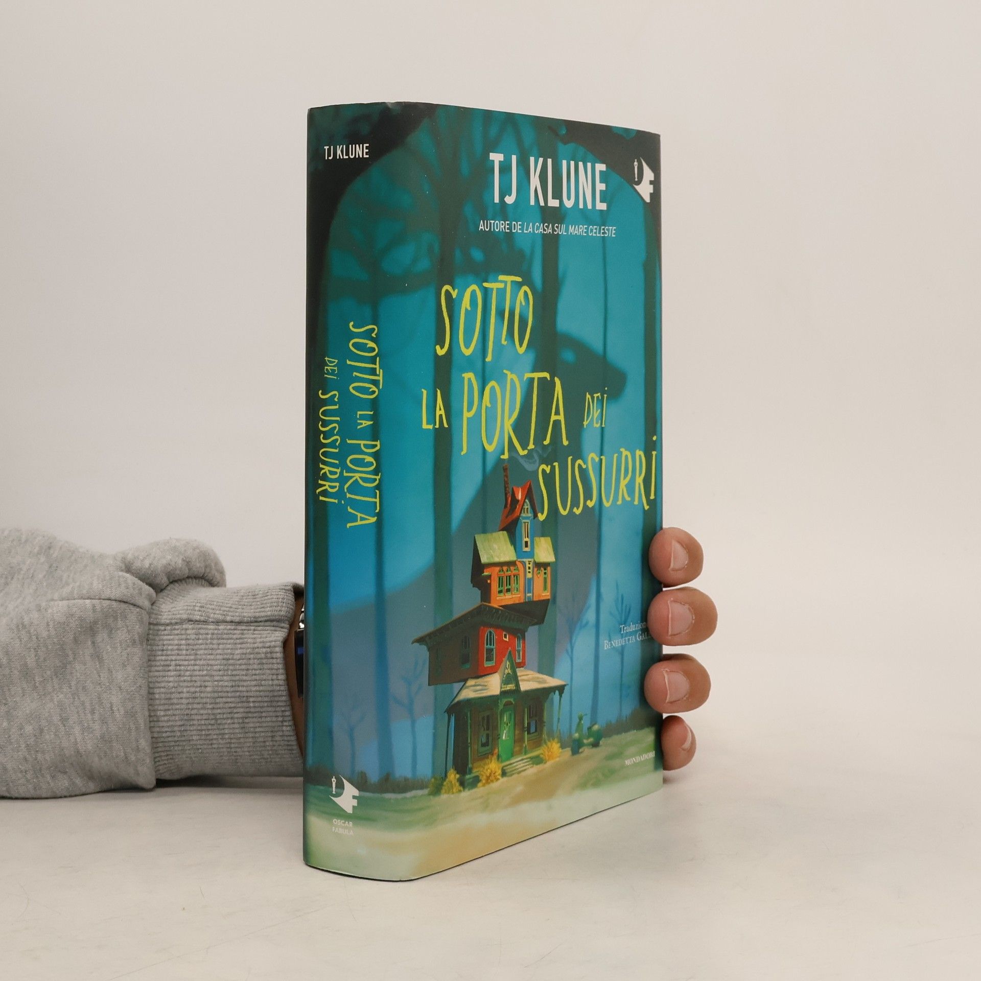 Sotto la porta dei sussurri