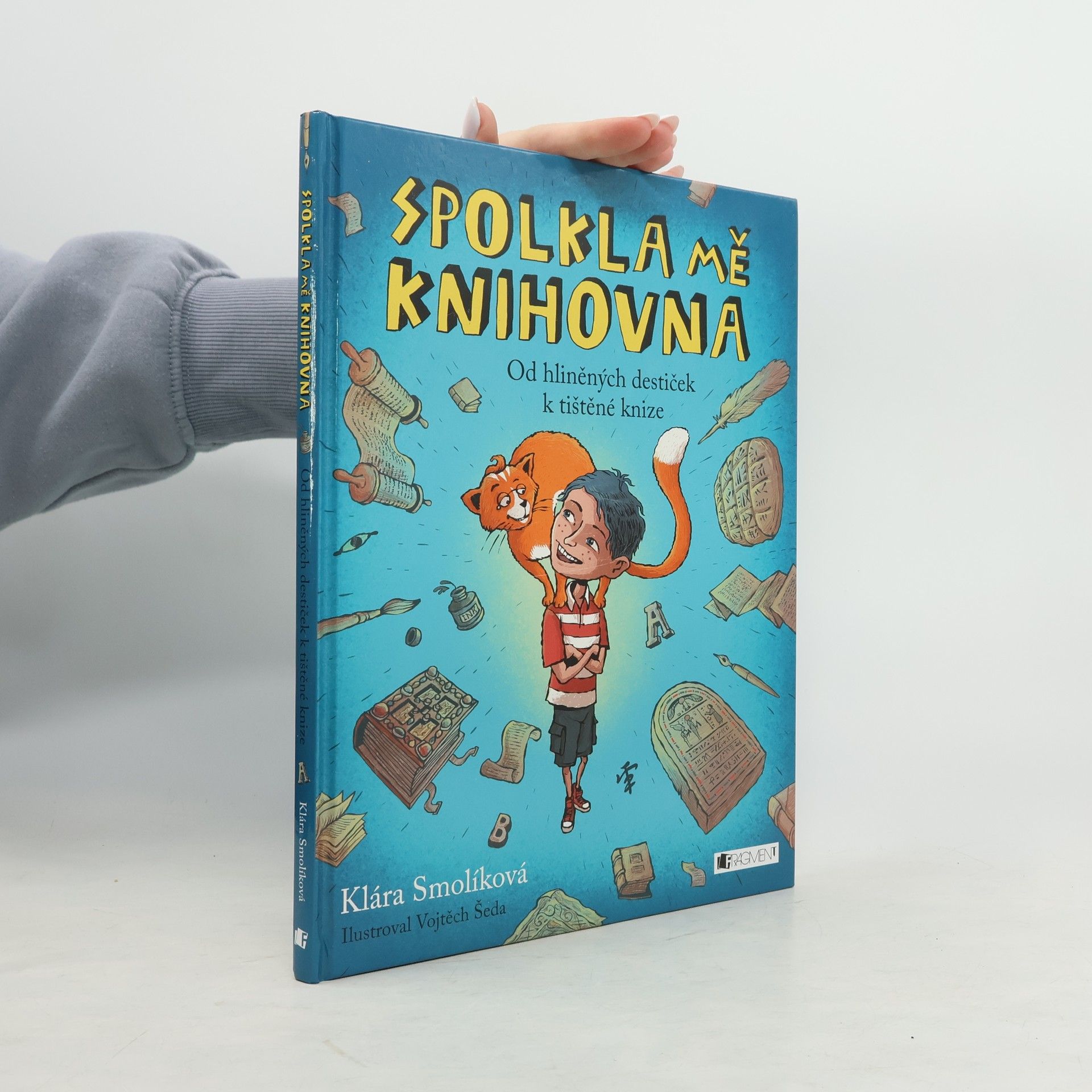 Klára Smolíková Spolkla mě knihovna. Od hliněných destiček k tištěné knize