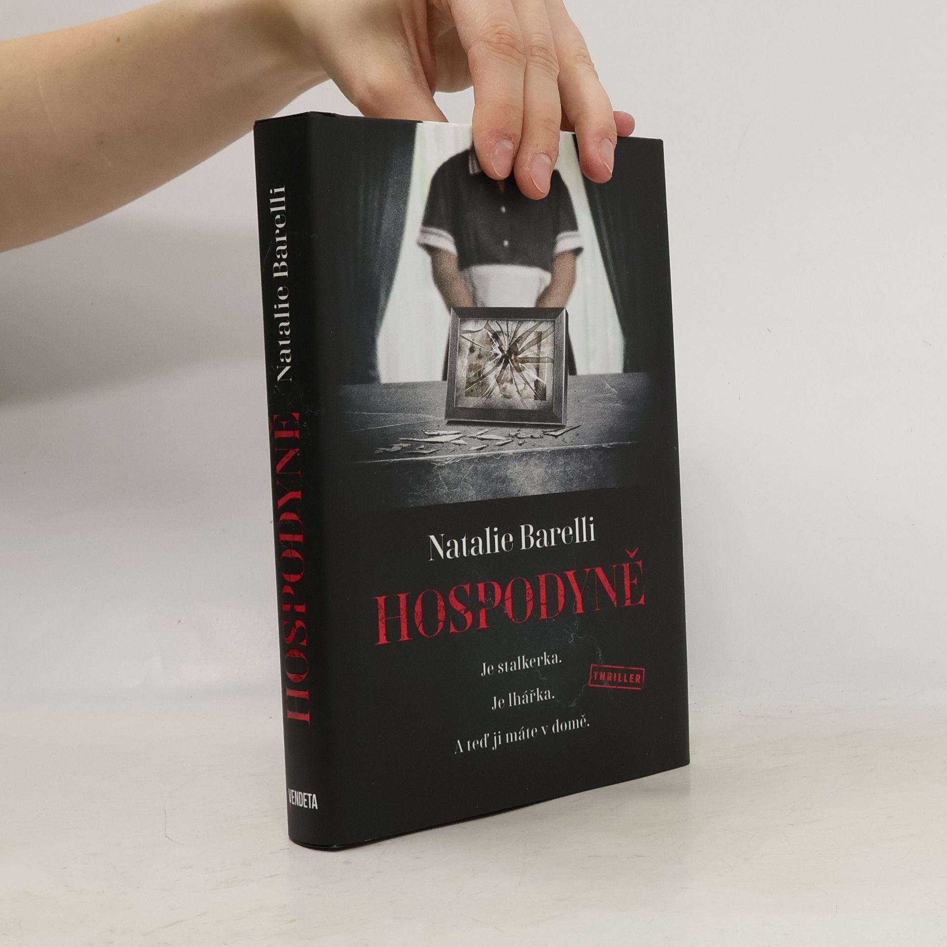 Natalie Barelli Hospodyně
