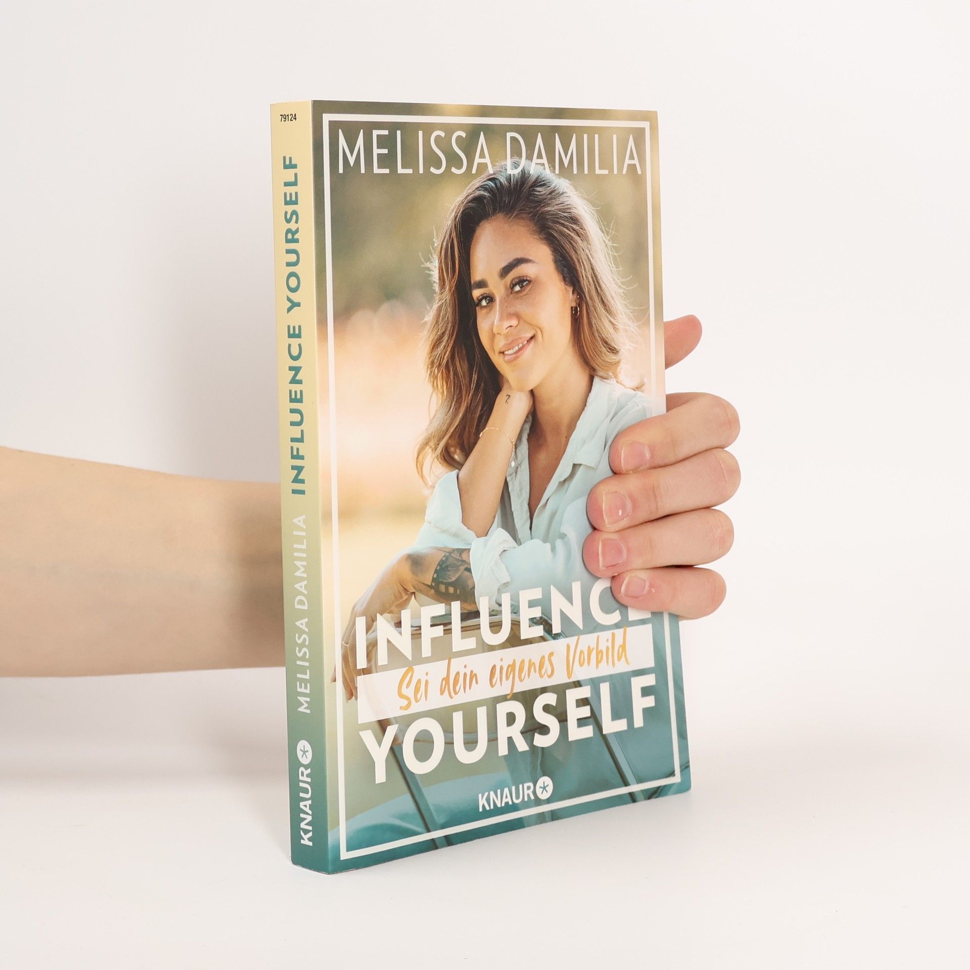 Melissa Damilia Influence yourself!