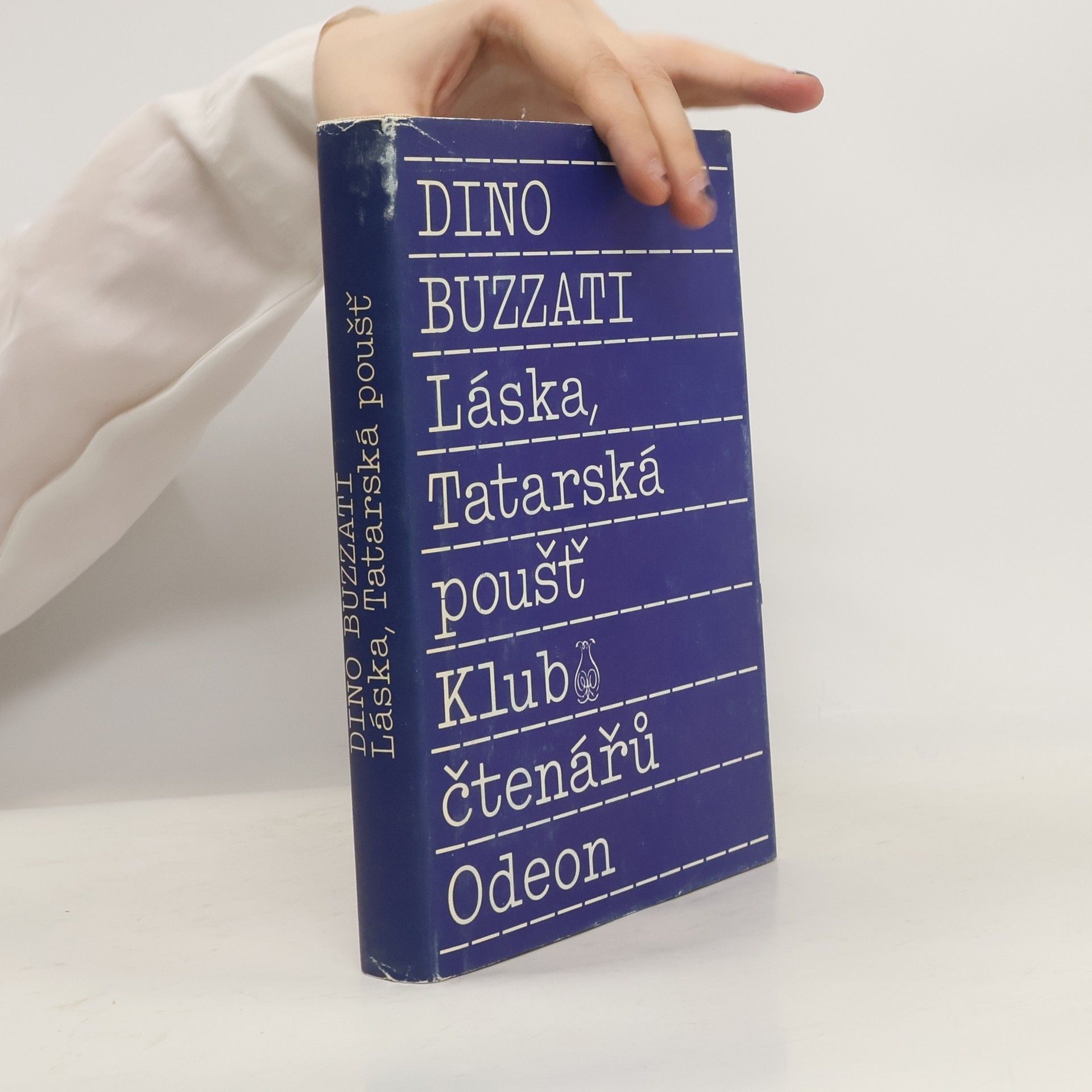 Dino Buzzati Láska.Tatarská poušť