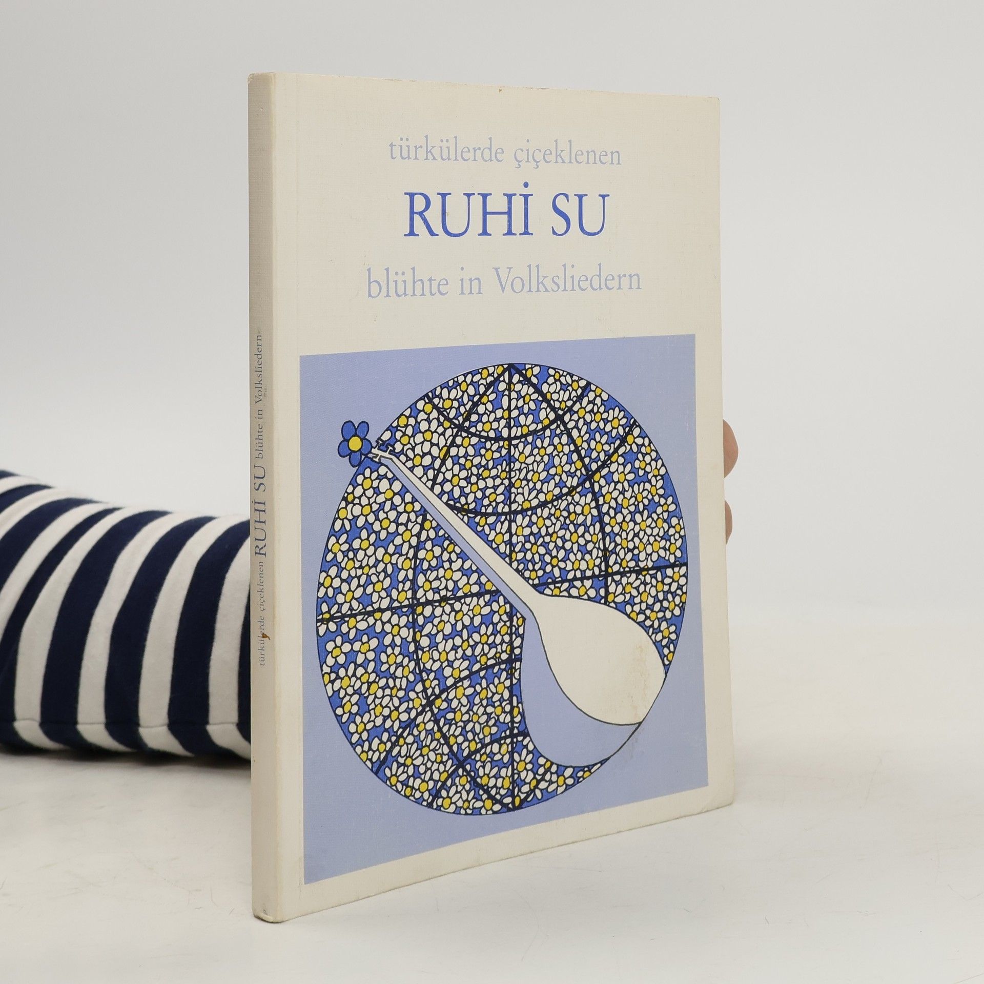 Türkülerde ciceklenen blühte in Volksliedern