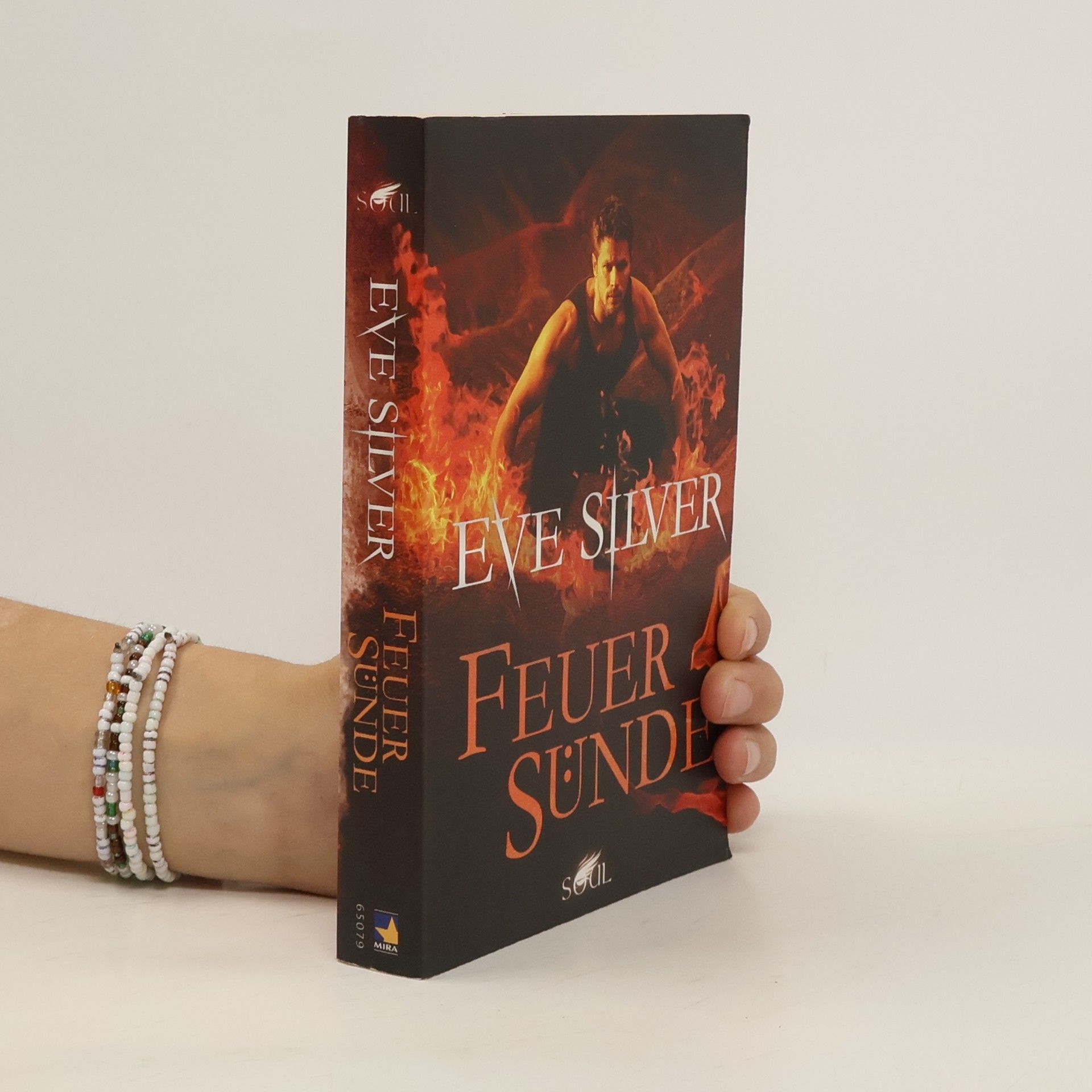 Eve Kenin Feuersünde