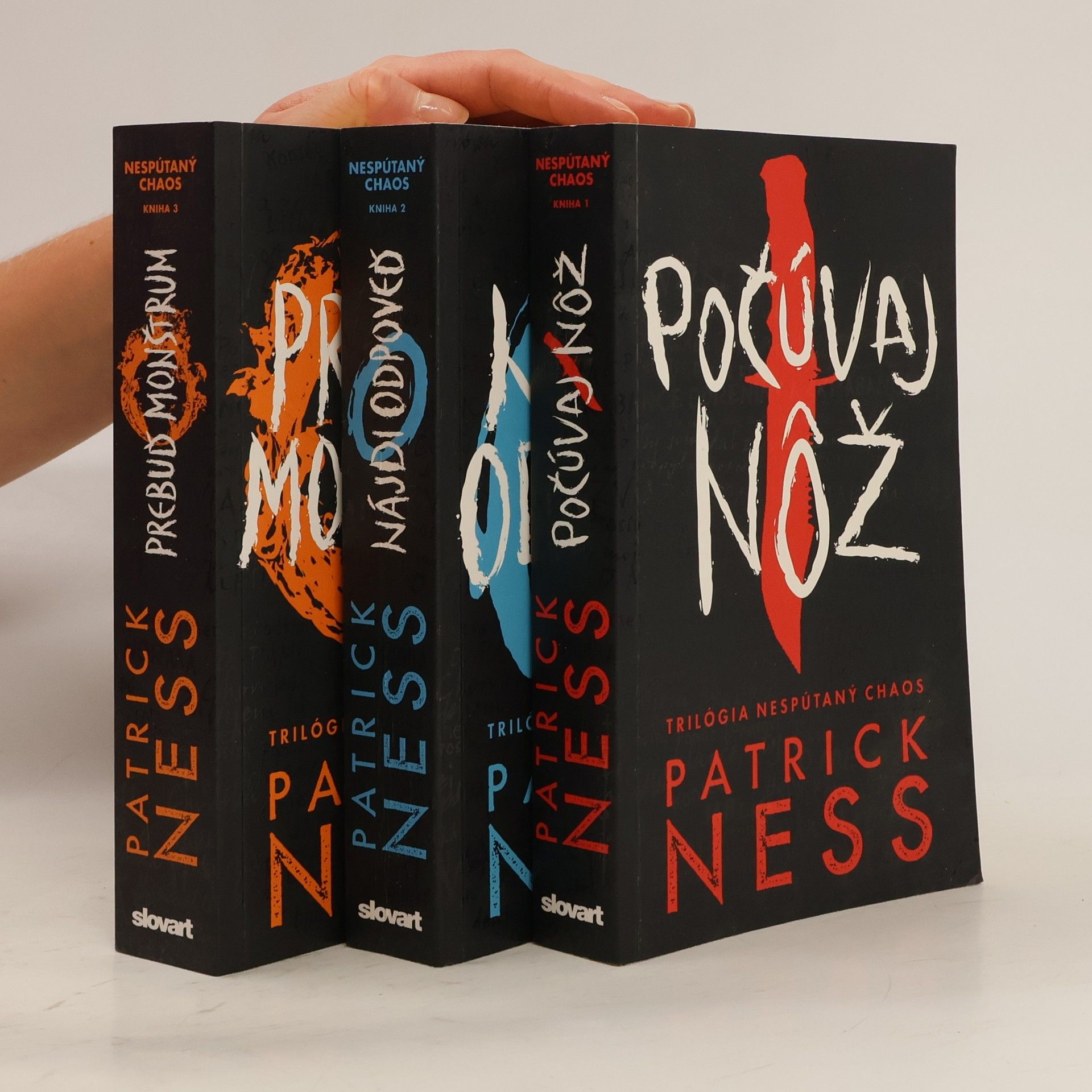 Patrick Ness Nespútaný chaos: Počúvaj nož. Nájdi odpoveď. Prebuď monstrum.
