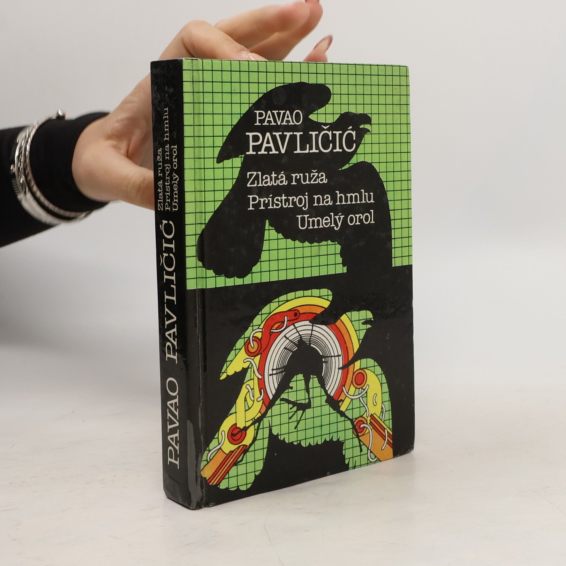 Zlatá ruža. Prístroj na hmlu. Umelý orol