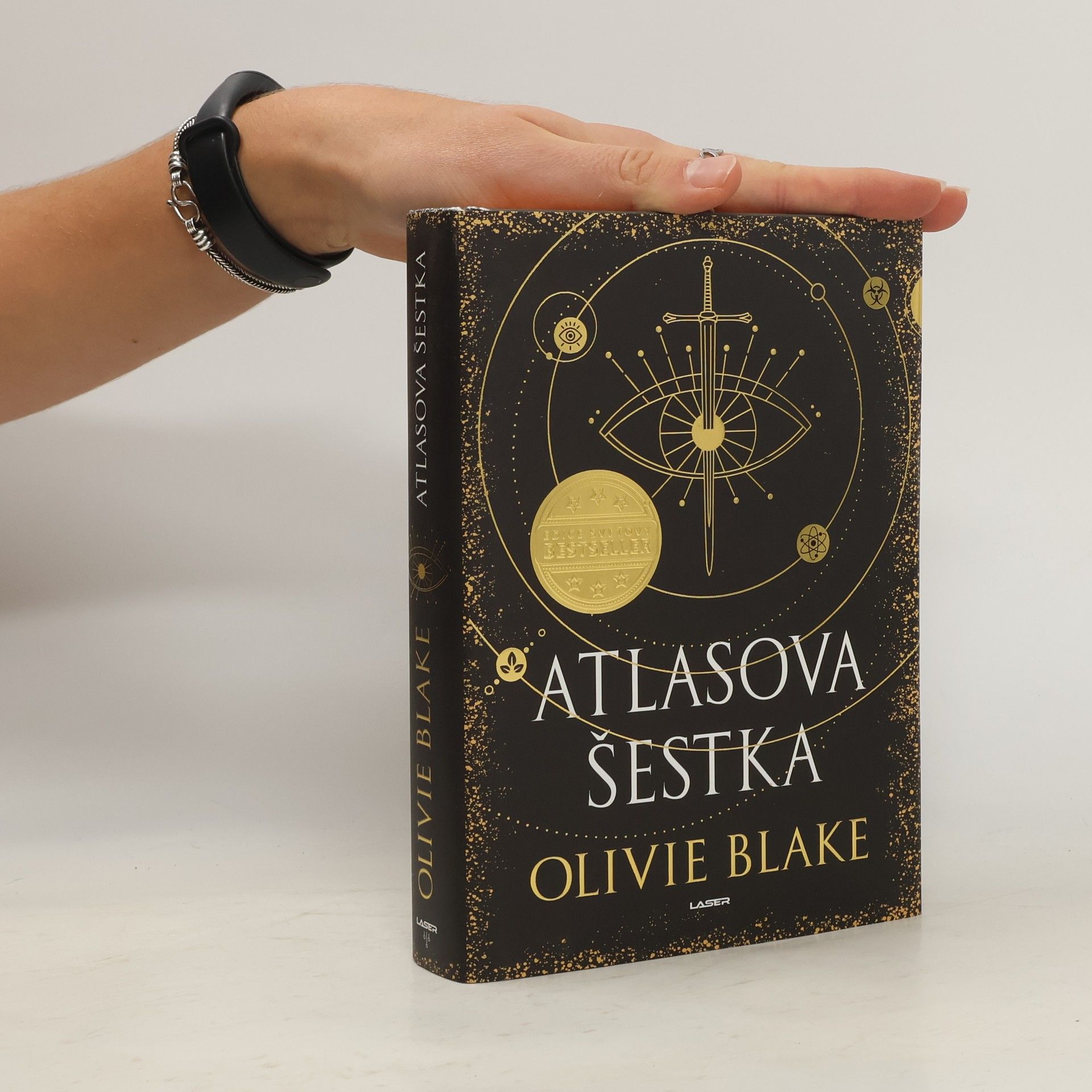 Olivie Blake Atlasova šestka