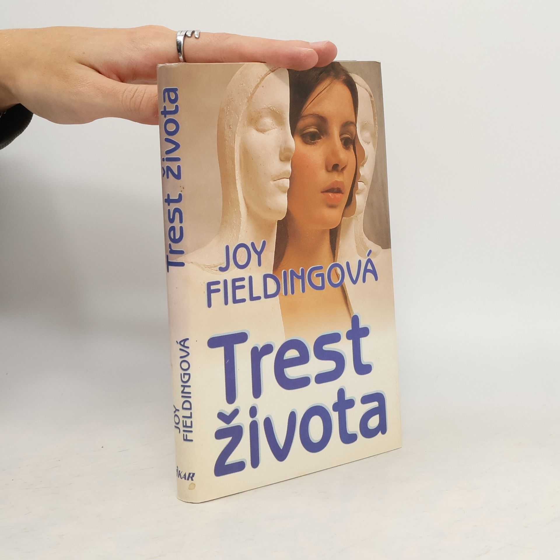 Joy Fielding Trest života