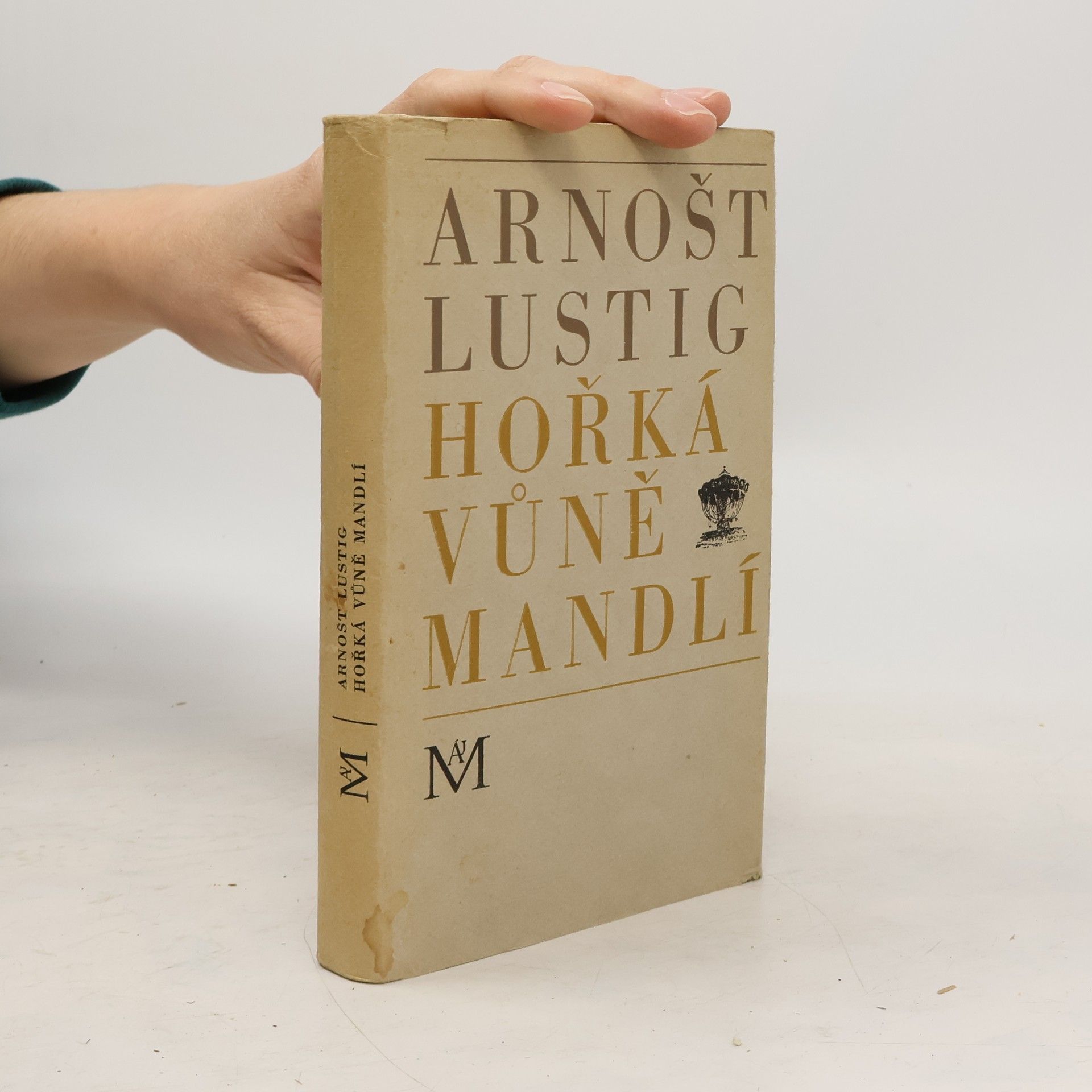 Hořká vůně mandlí