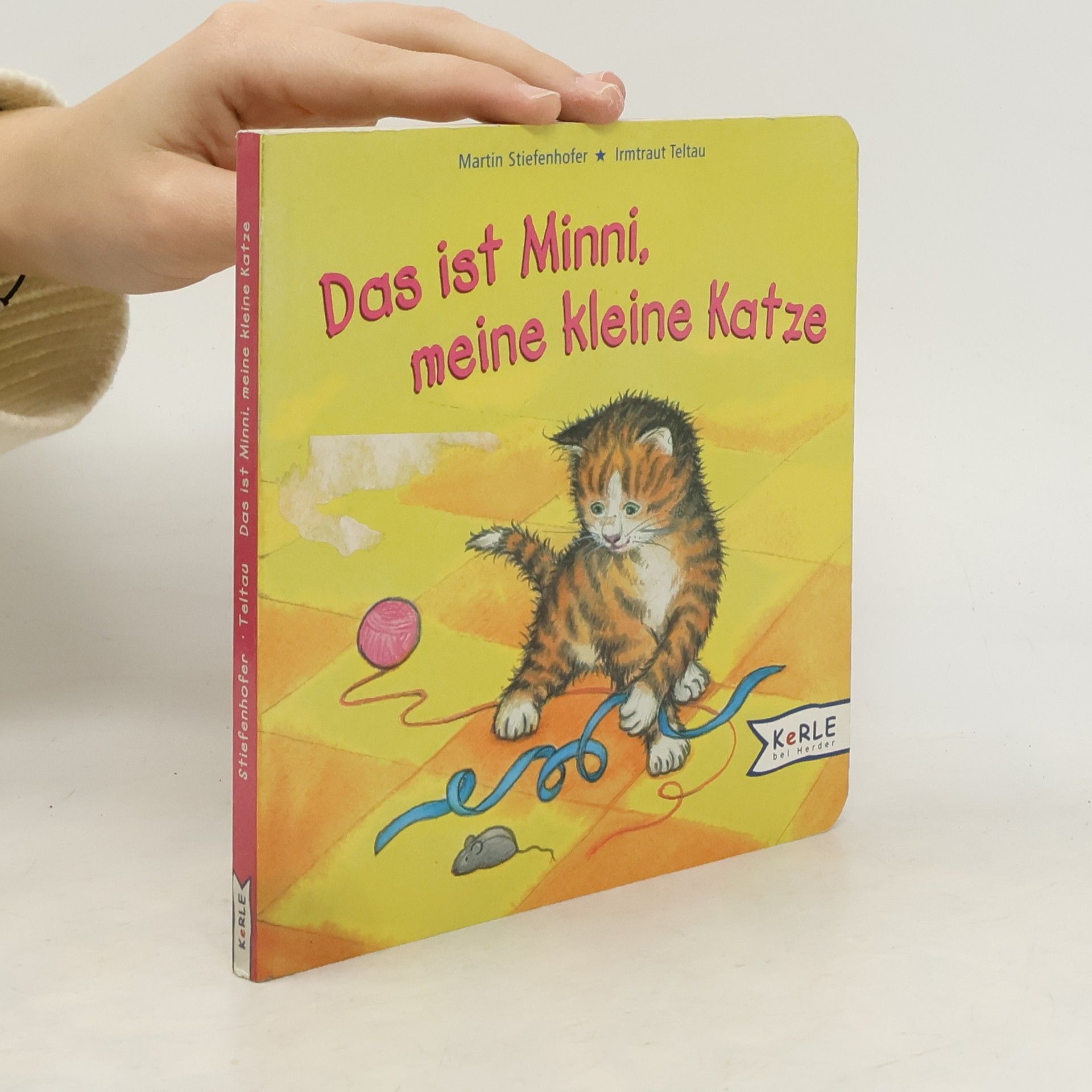 Martin Stiefenhofer Das ist Minni, meine kleine Katze