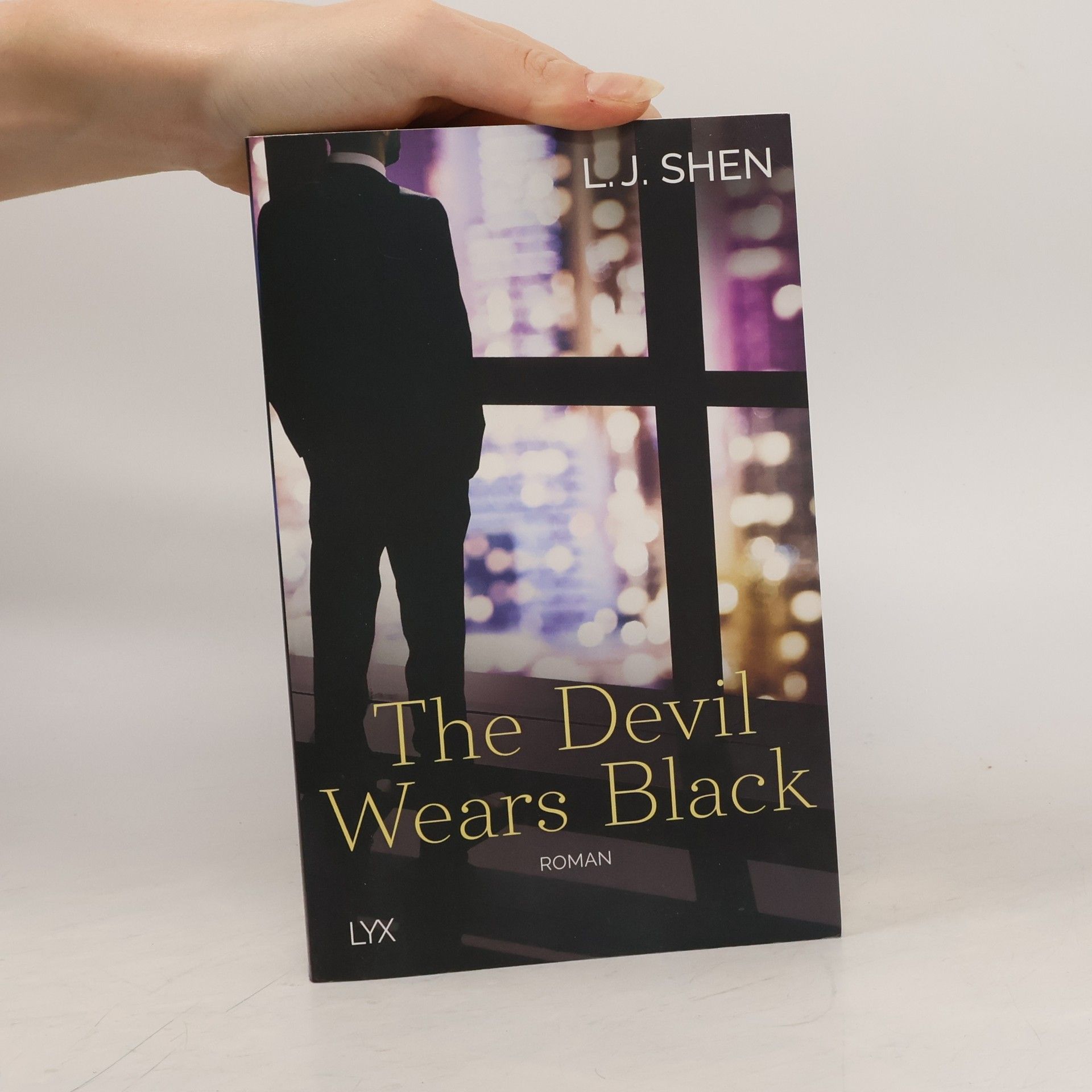 L. J. Shen The devil wears black