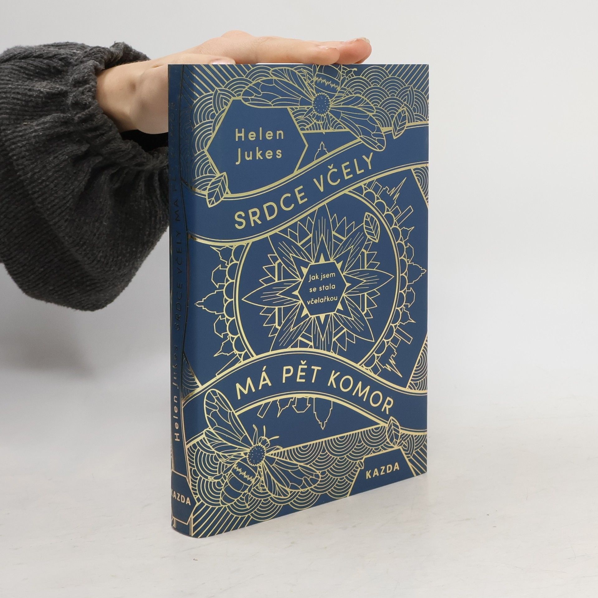 Helen Jukes Srdce včely má pět komor