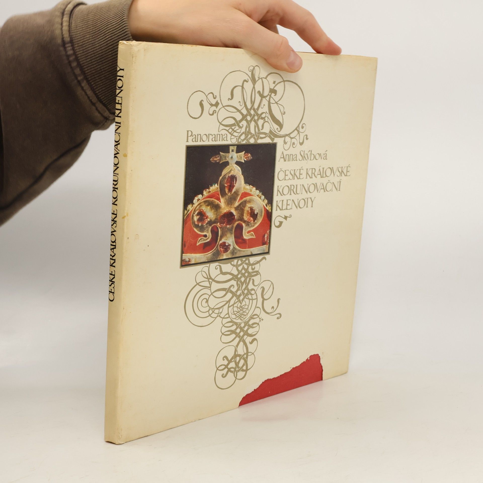 Anna Skýbová České královské korunovační klenoty