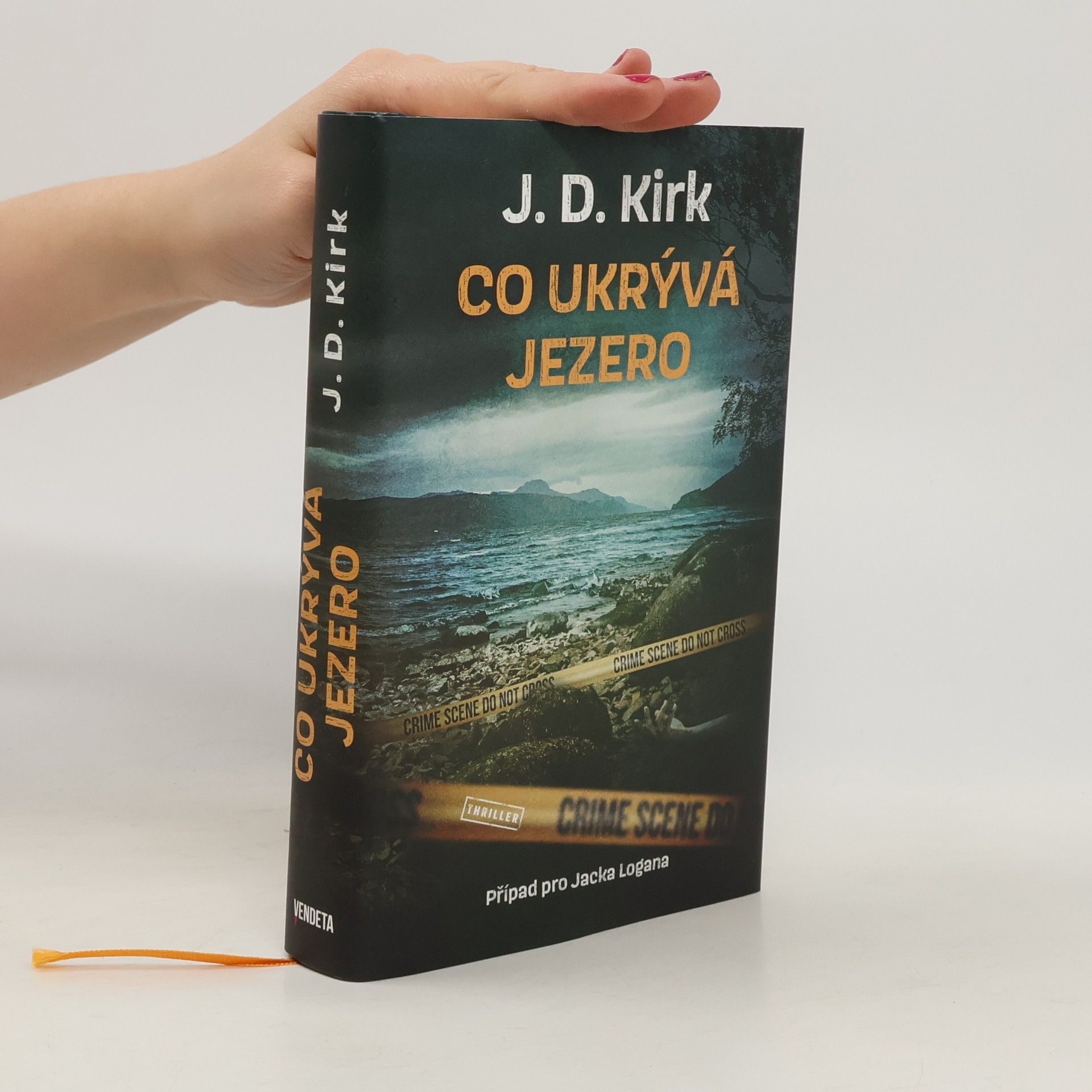 Barry Hutchison Co ukrývá jezero