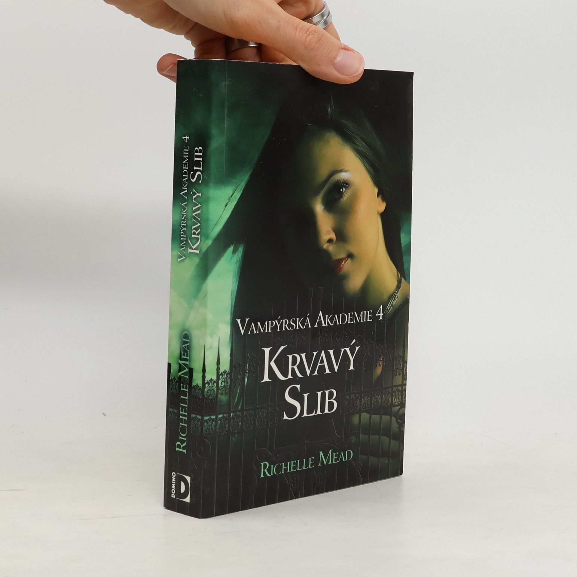 Richelle Mead Vampýrská akademie 4: Krvavý slib