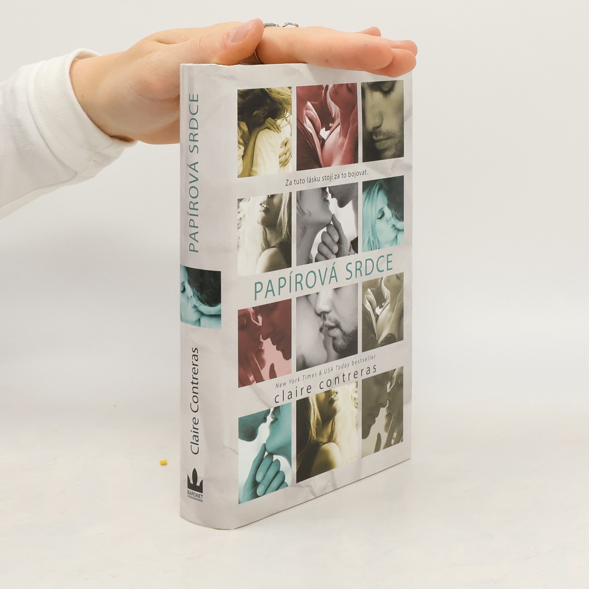 Claire Contreras Papírová srdce