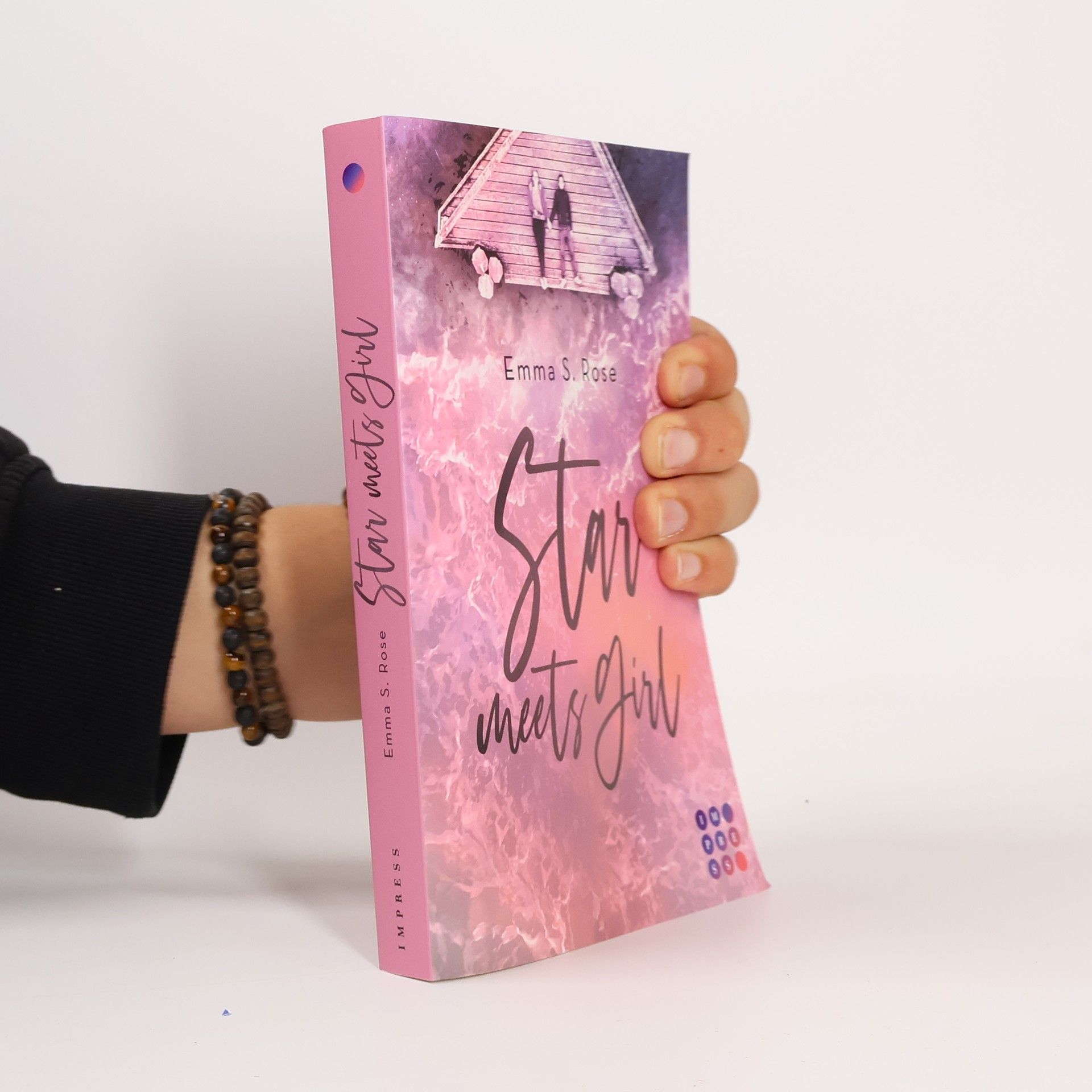 Emma S. Rose Star meets Girl