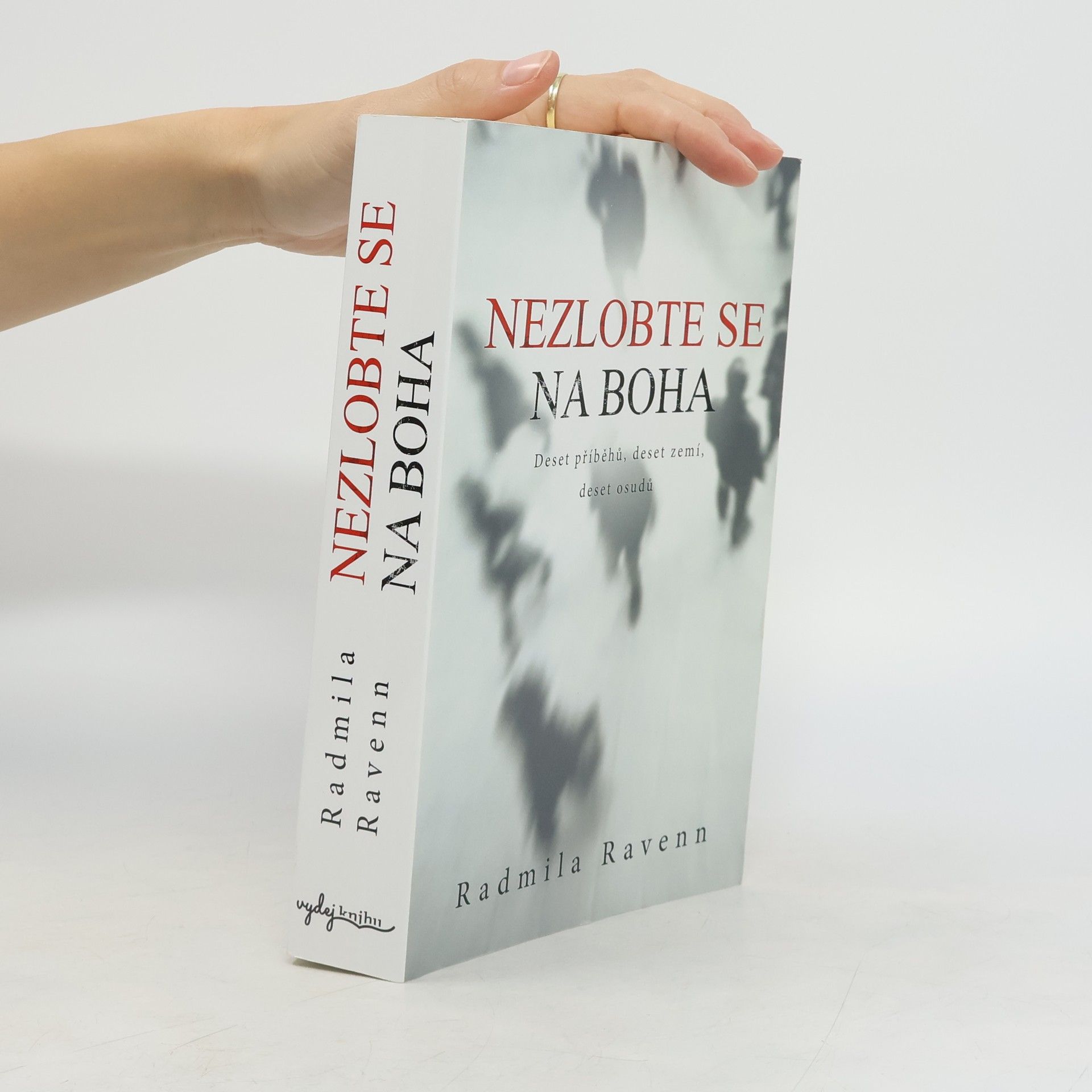Ravenn Radmila Nezlobte se na boha - Deset příběhů, deset zemí, deset osudů