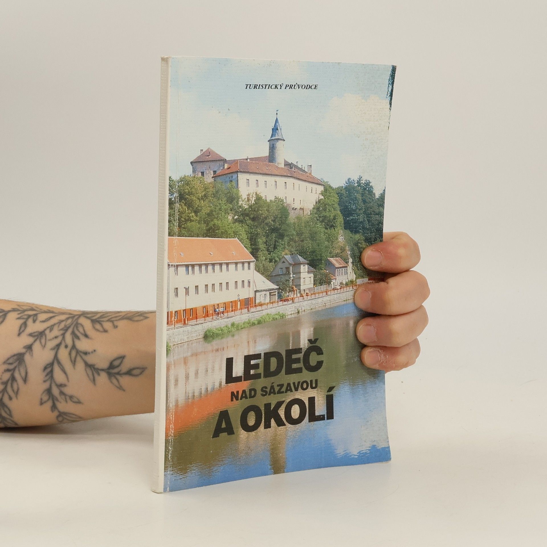 Kolektiv autorů Ledeč nad Sázavou a okolí. Turistický průvodce