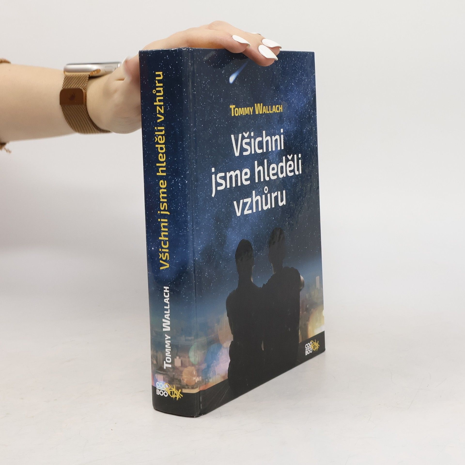 Tommy Wallach Všichni jsme hleděli vzhůru