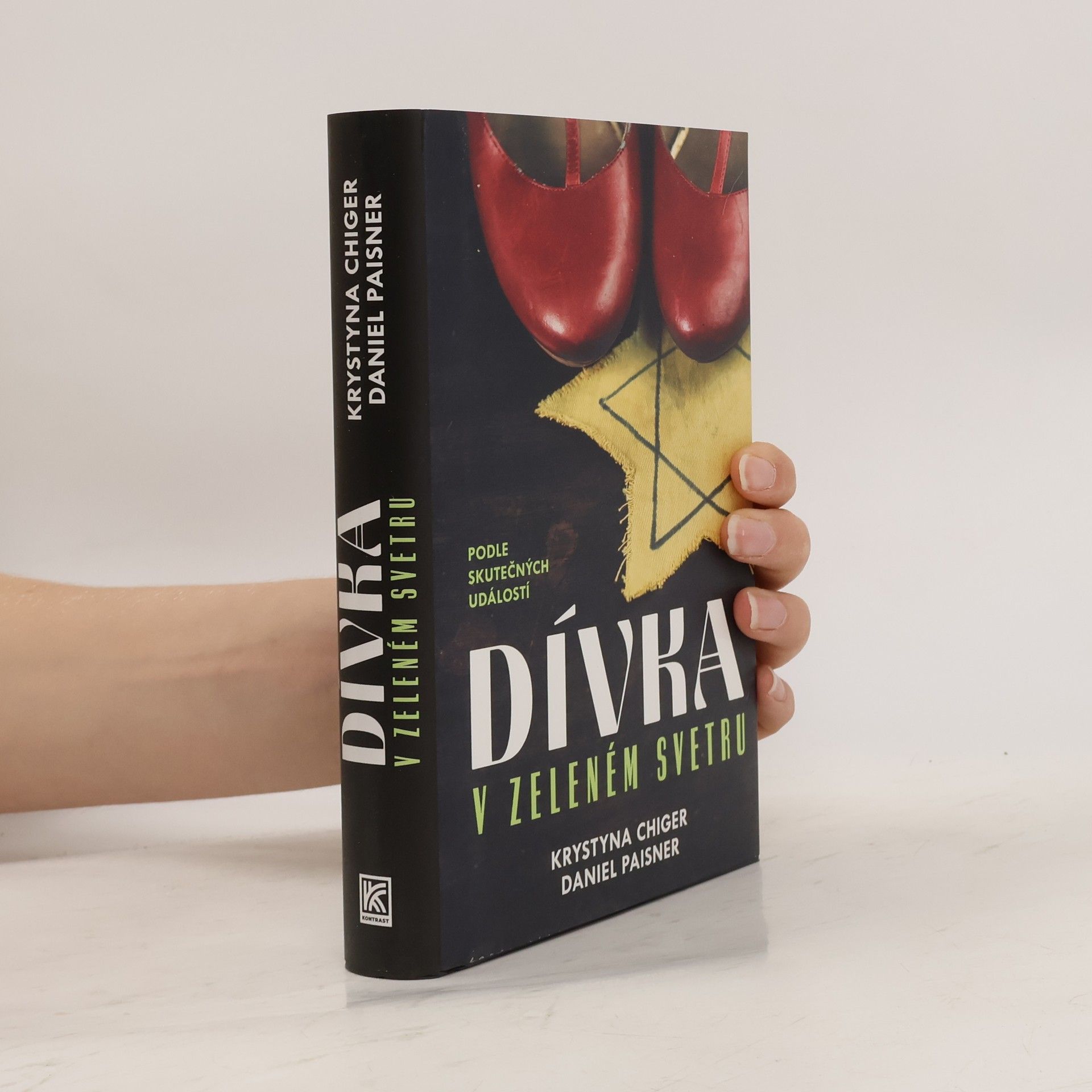 Dívka v zeleném svetru