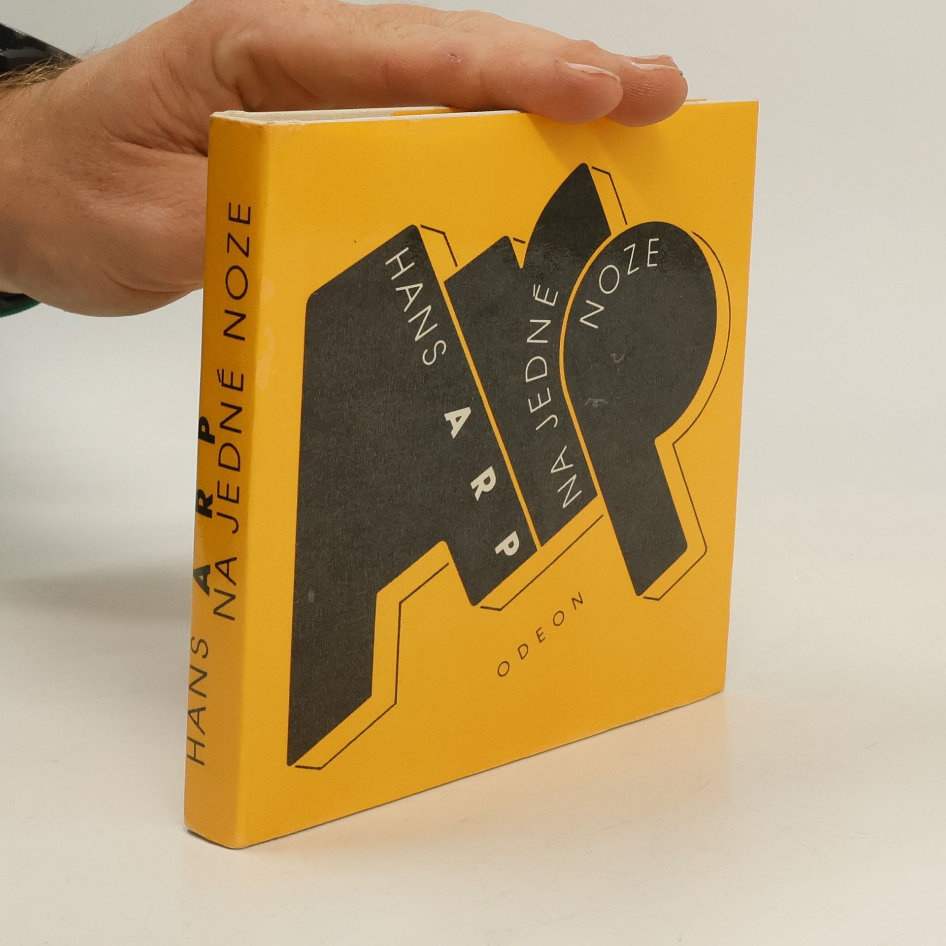 Hans Arp Na jedné noze