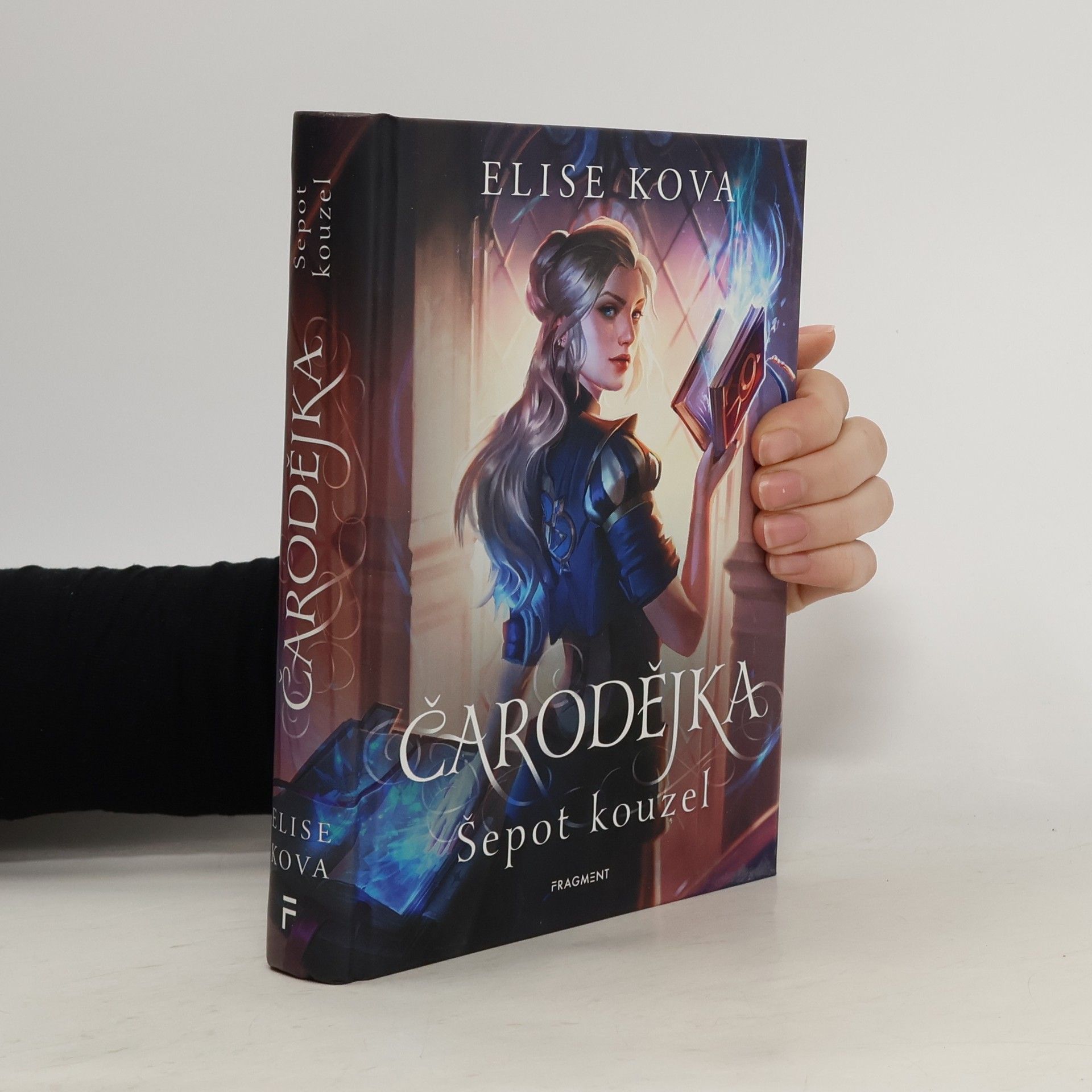 Elise Kova Čarodějka. Šepot kouzel