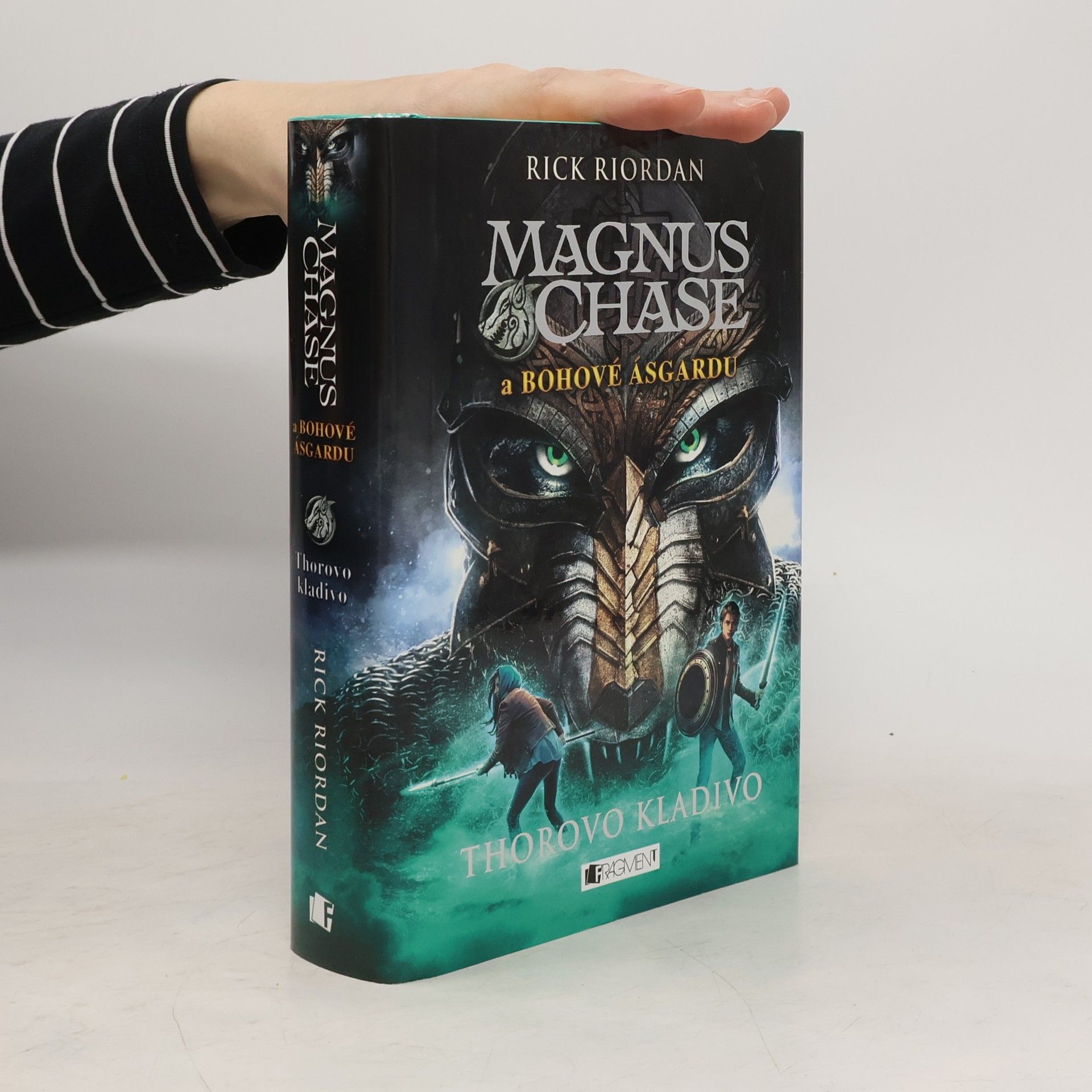 Rick Riordan Magnus Chase a bohové Ásgardu. Thorovo kladivo