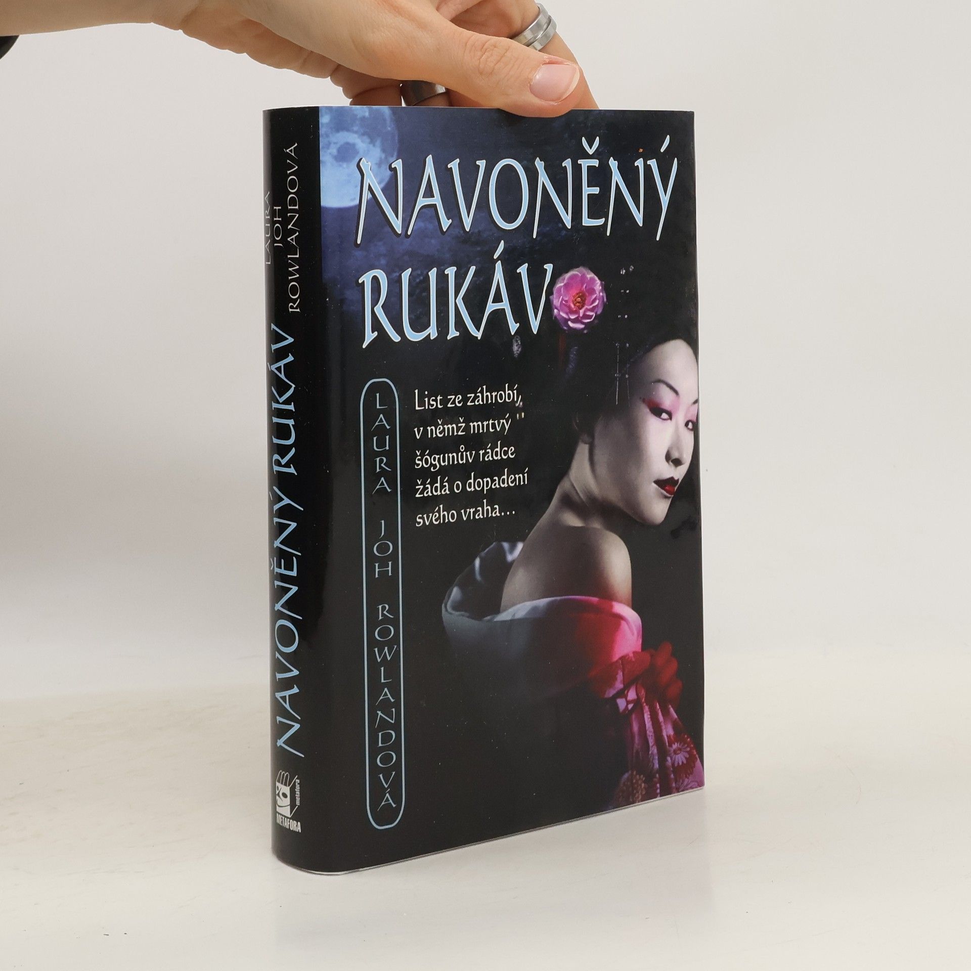 Laura Joh Rowland Navoněný rukáv