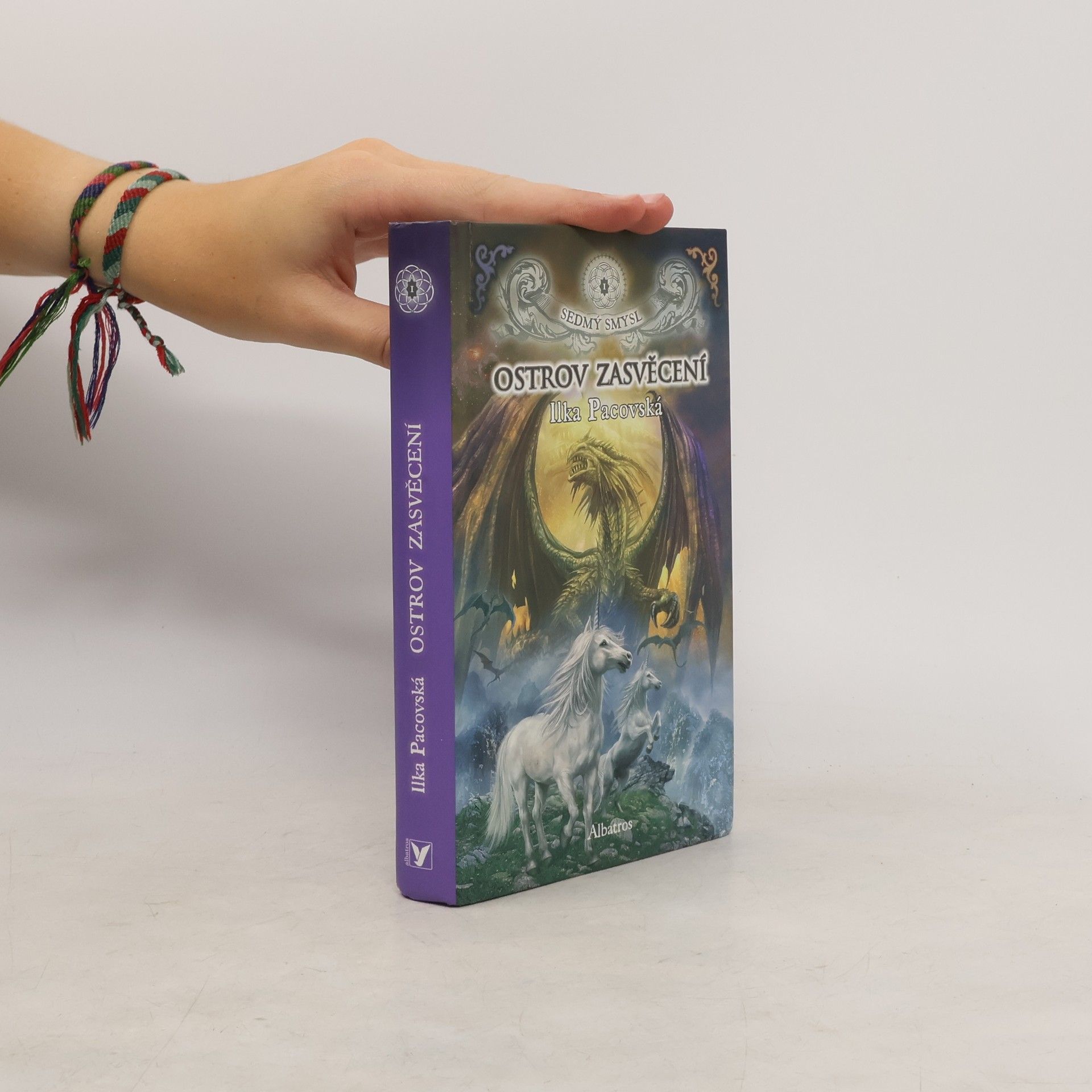 Ilka Pacovská Sedmý smysl 1., Ostrov zasvěcení