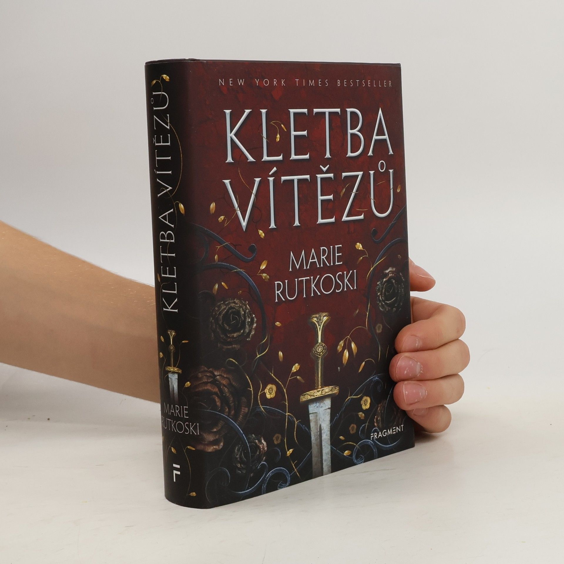 Marie Rutkoski Kletba vítězů