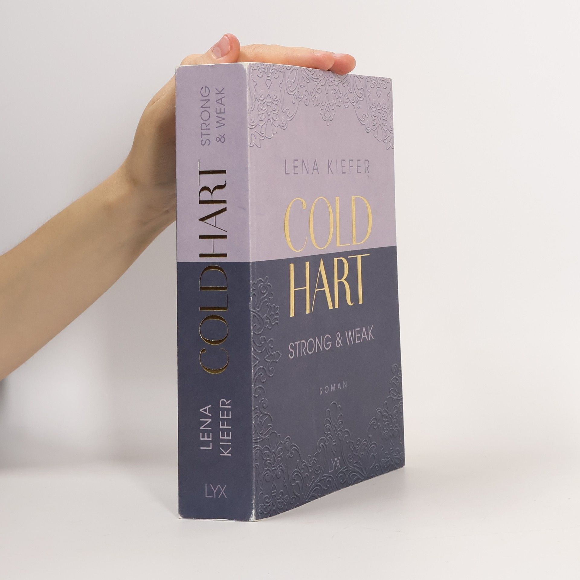 Lena Kiefer Strong & Weak