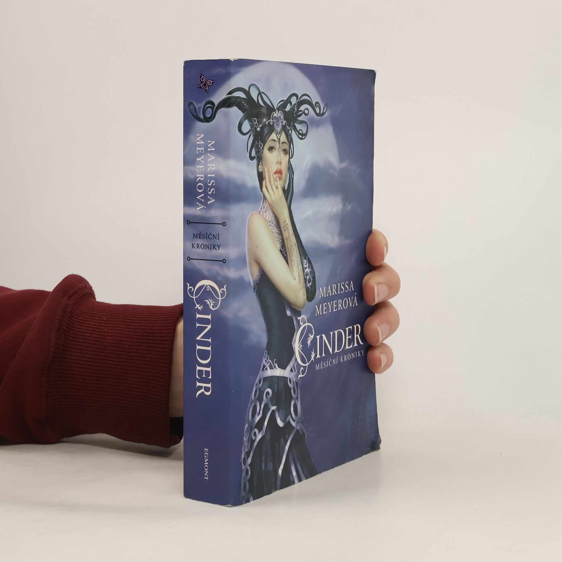Marissa Meyer Měsíční kroniky - Cinder (1. díl série)