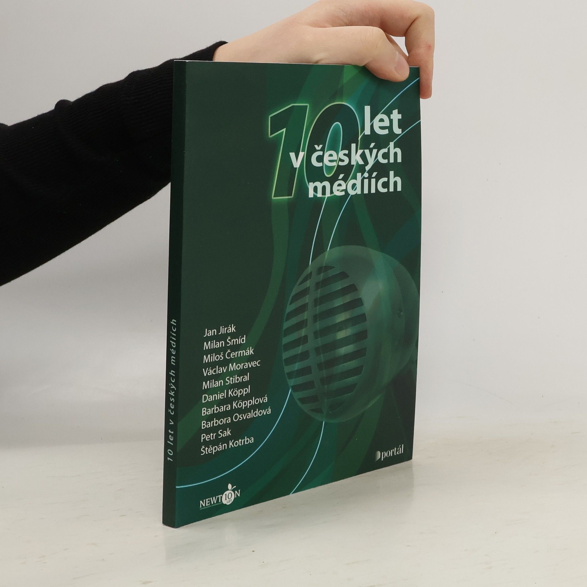 Various authors 10 let v českých médiích