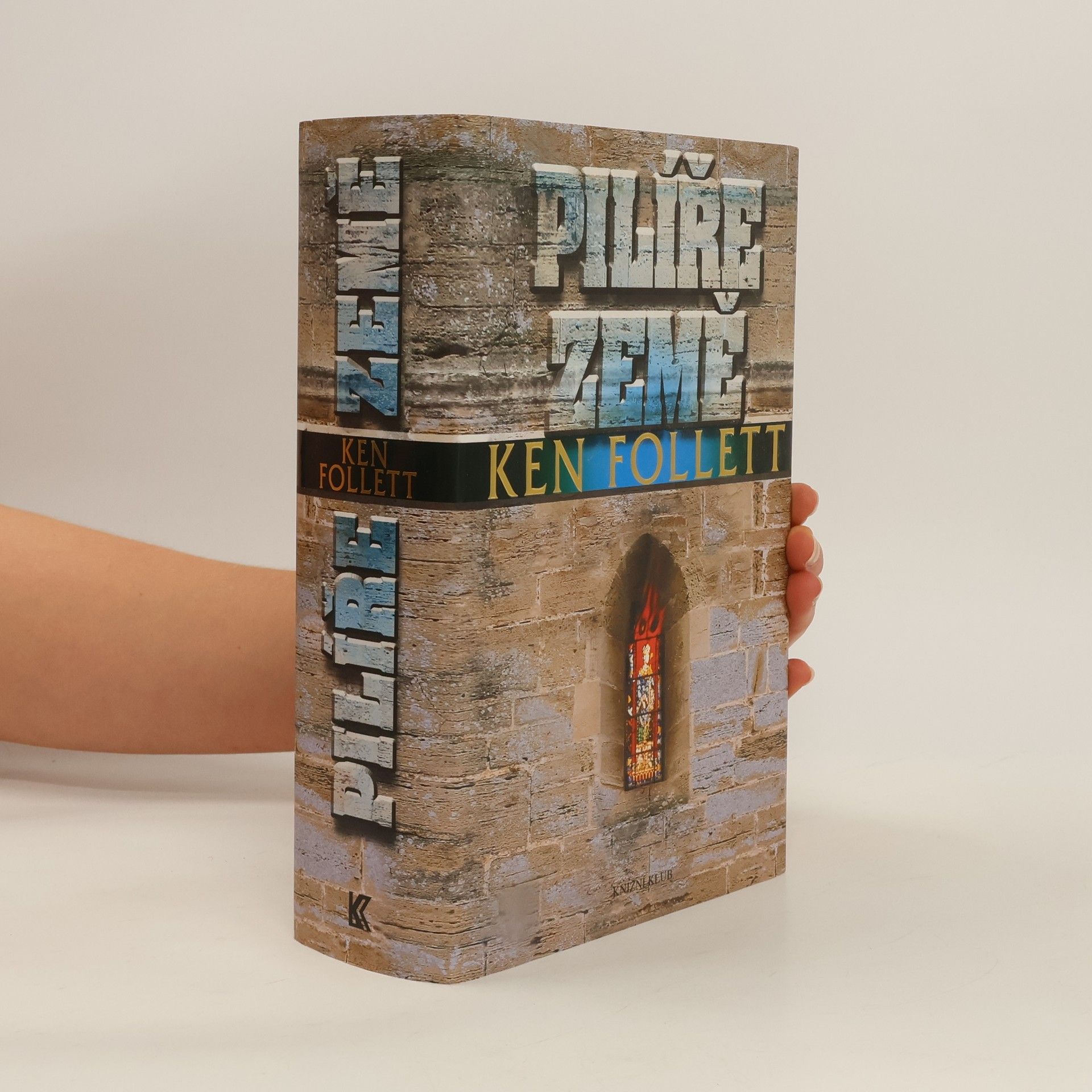 Ken Follett Pilíře země