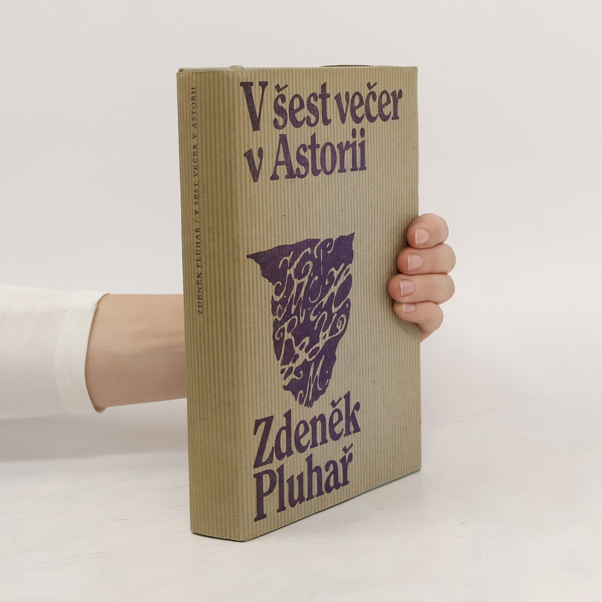 V šest večer v Astorii