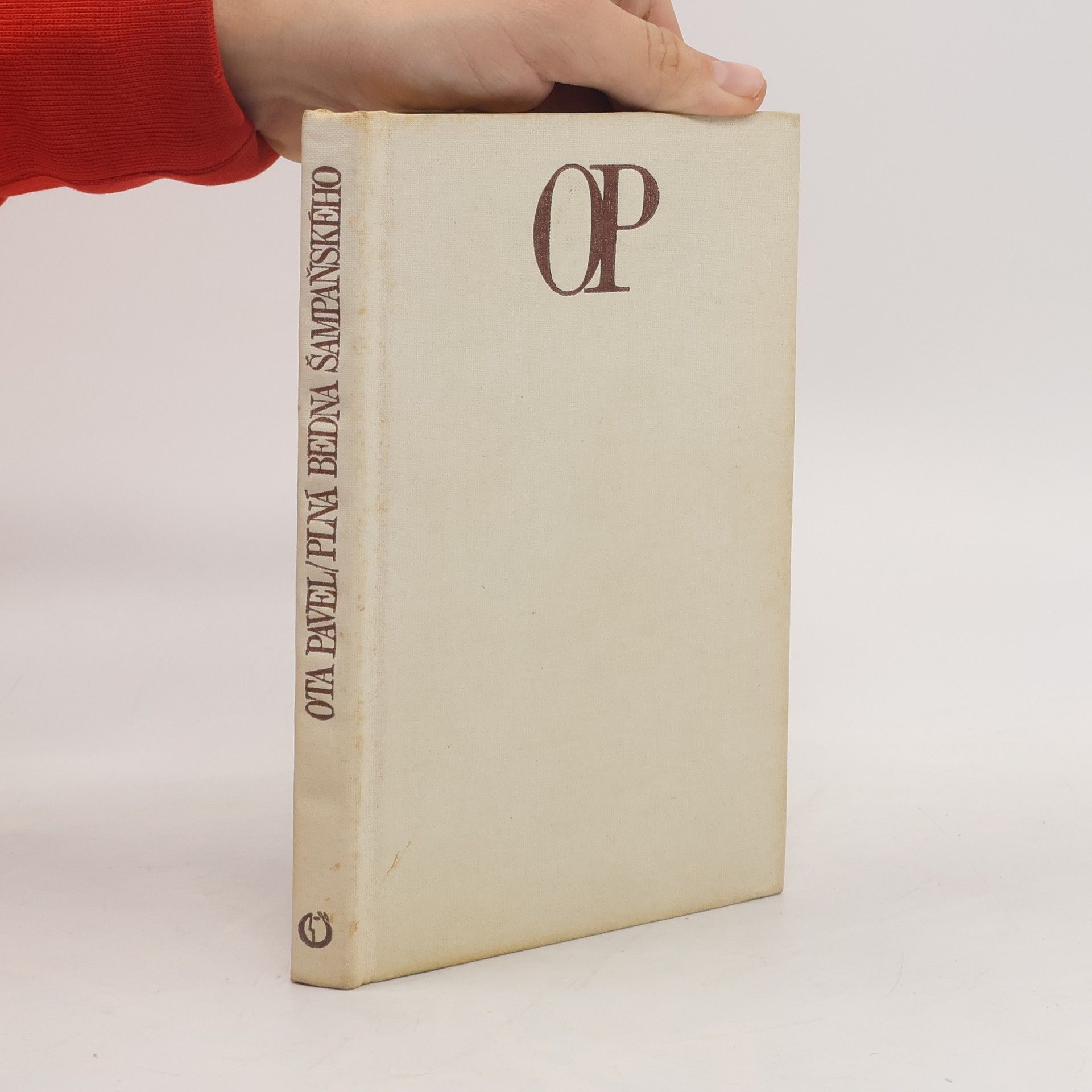 Plná bedna šampaňského