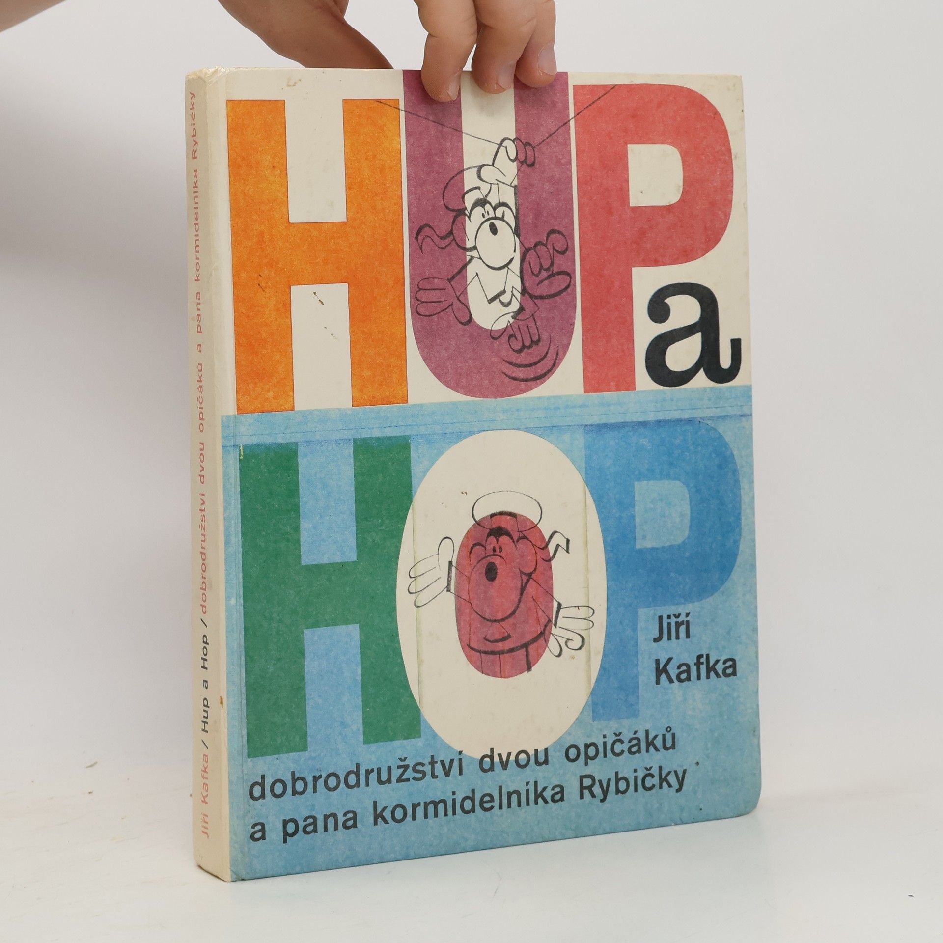 Hup a Hop. Dobrodružství dvou opičáků a pana kormidelníka Rybičky