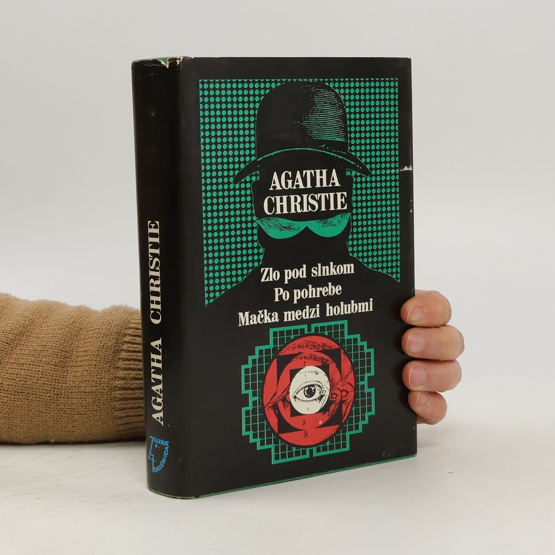 Agatha Christie Zlo pod slnkom. Po pohrebe. Mačka medzi holubmi