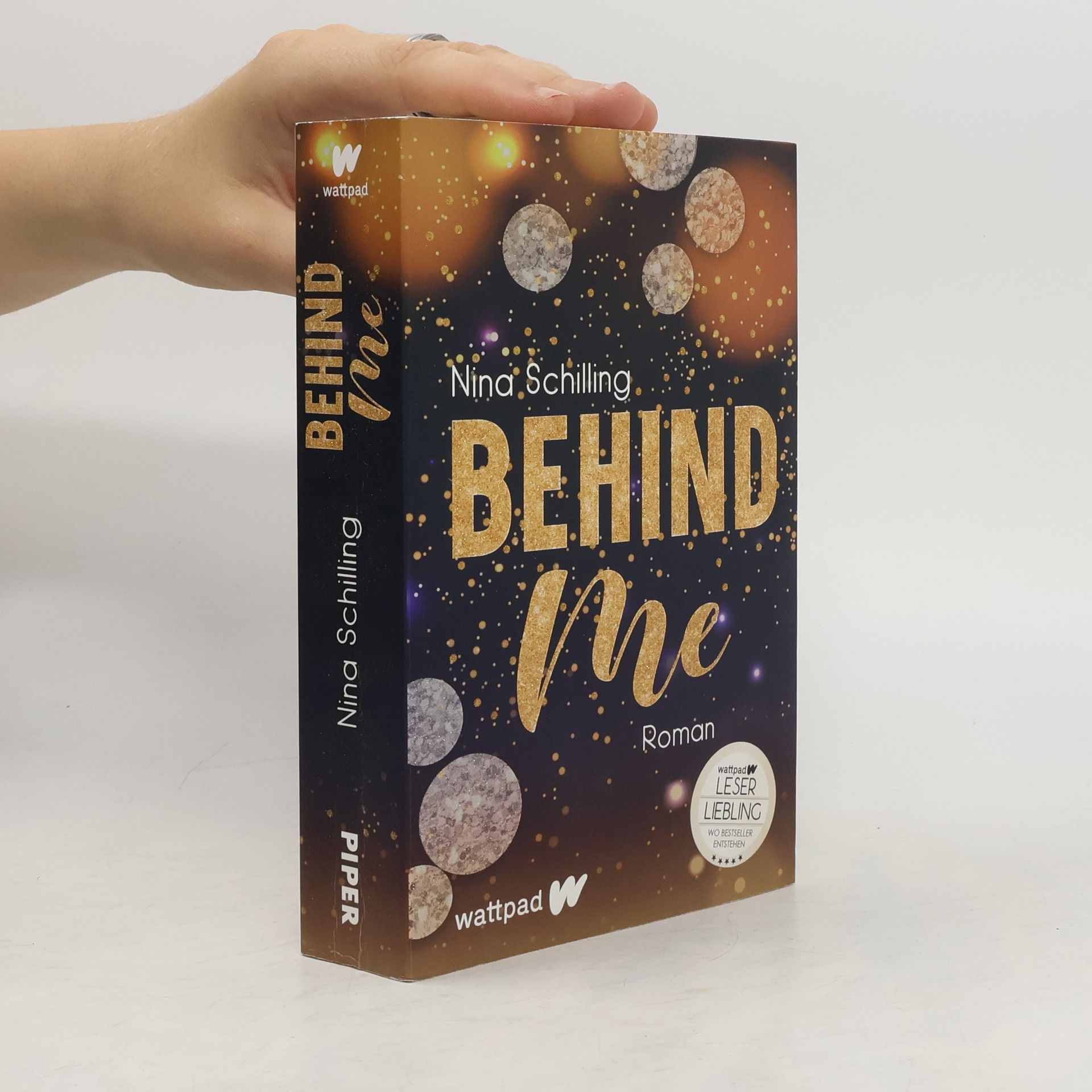 Nina Schilling Behind Me