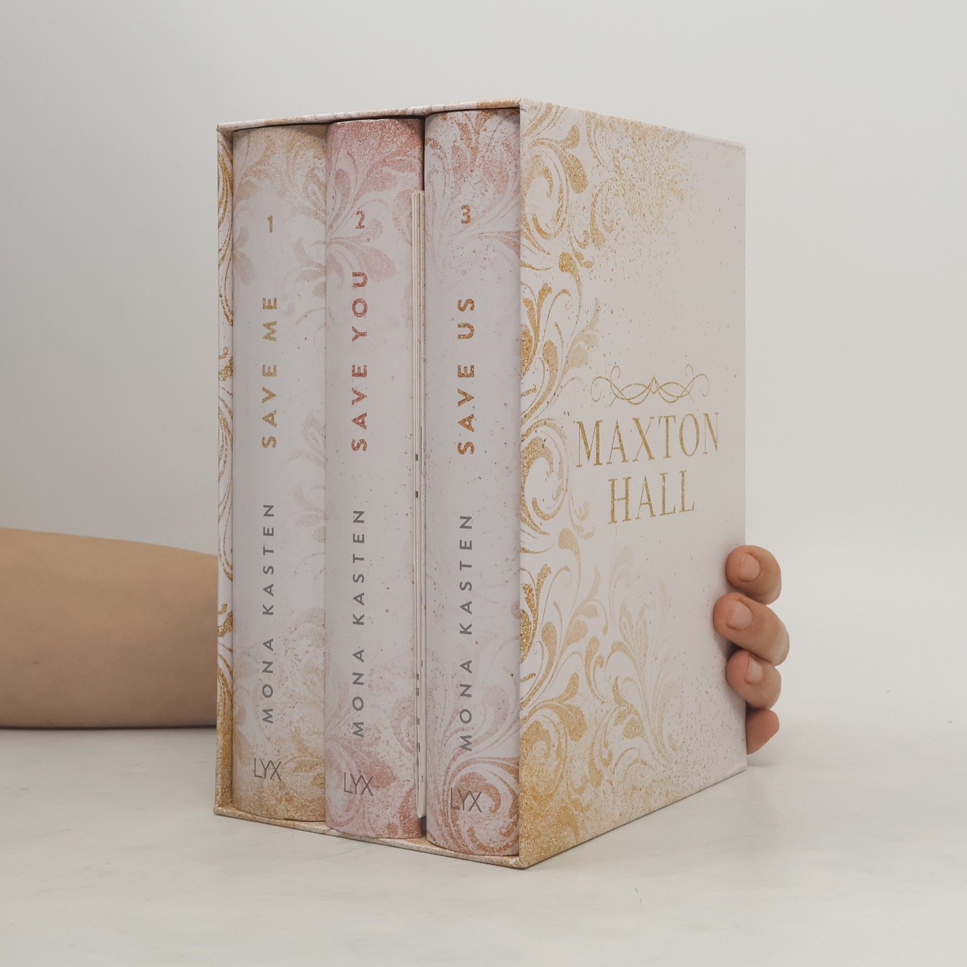 Mona Kasten Maxton Hall 1-3