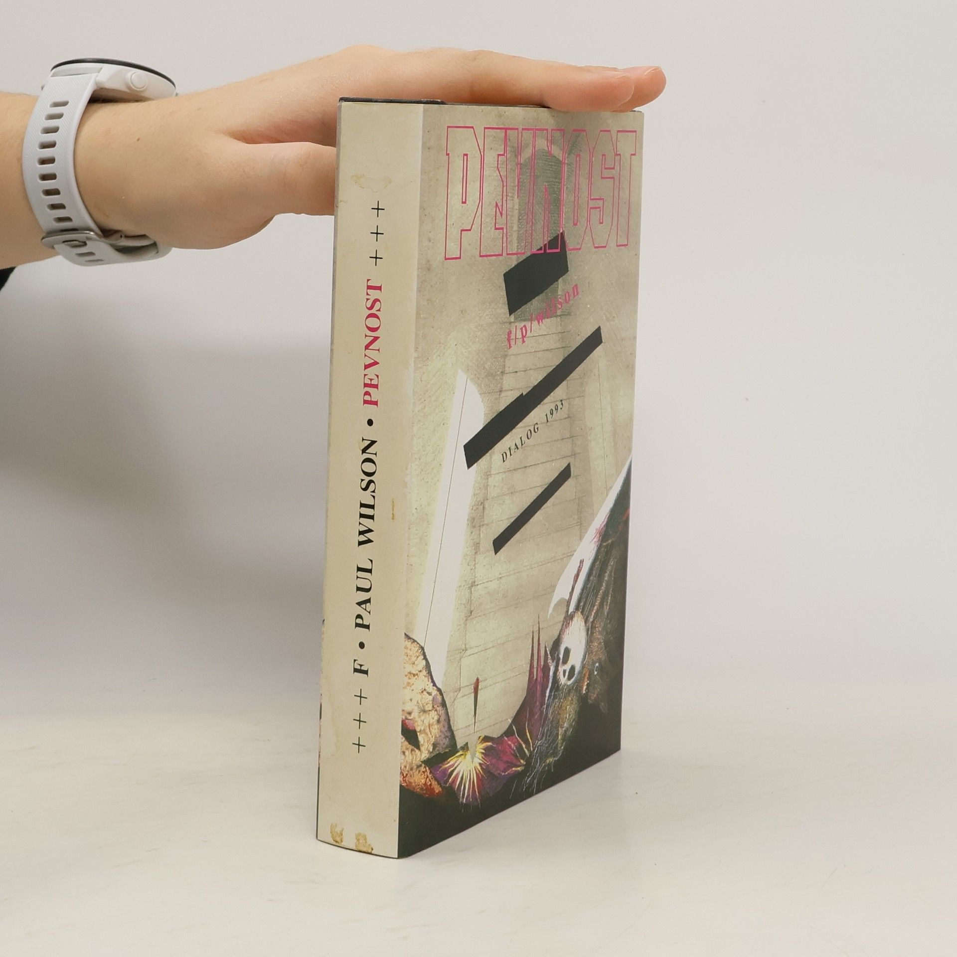 F. Paul (Francis Paul) Wilson Pevnost