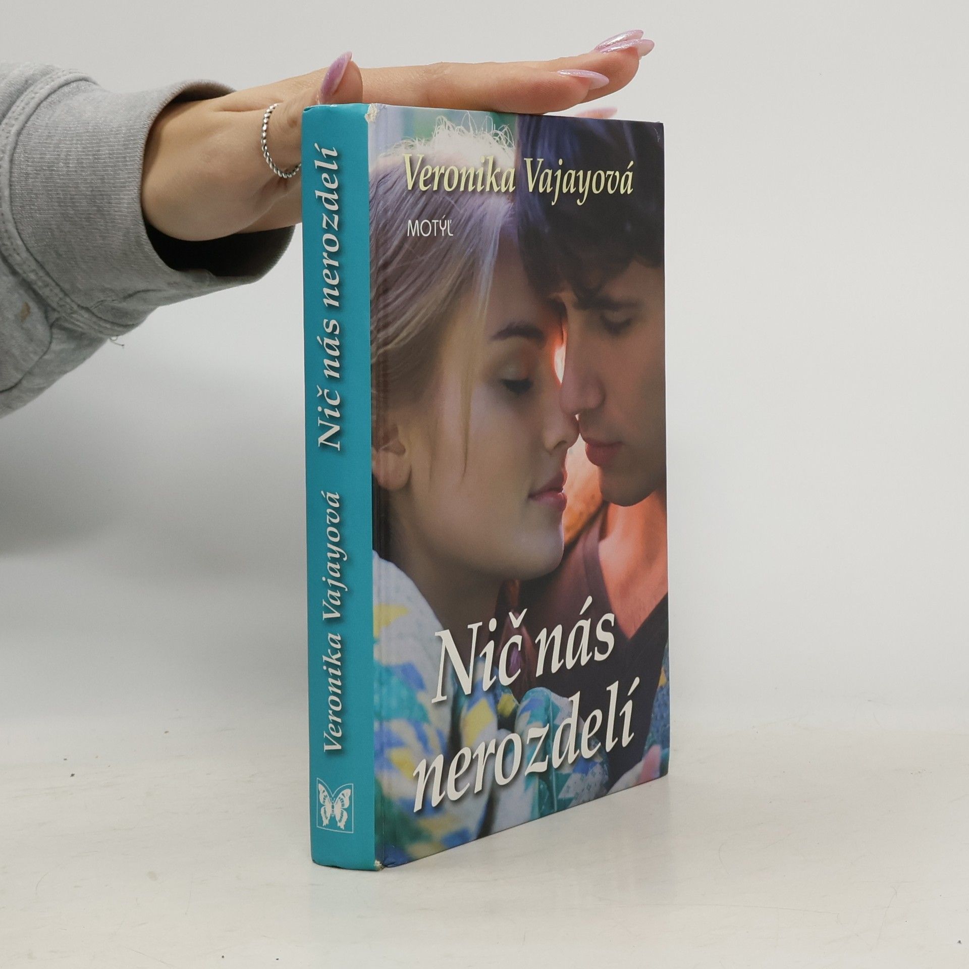 Veronika Vajayová Nič nás nerozdelí