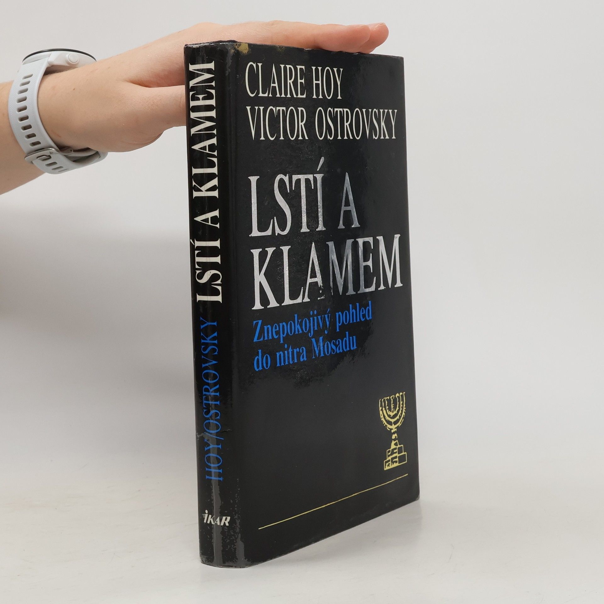 Claire Hoy Lstí a klamem: Znepokojivý pohled do nitra Mosadu