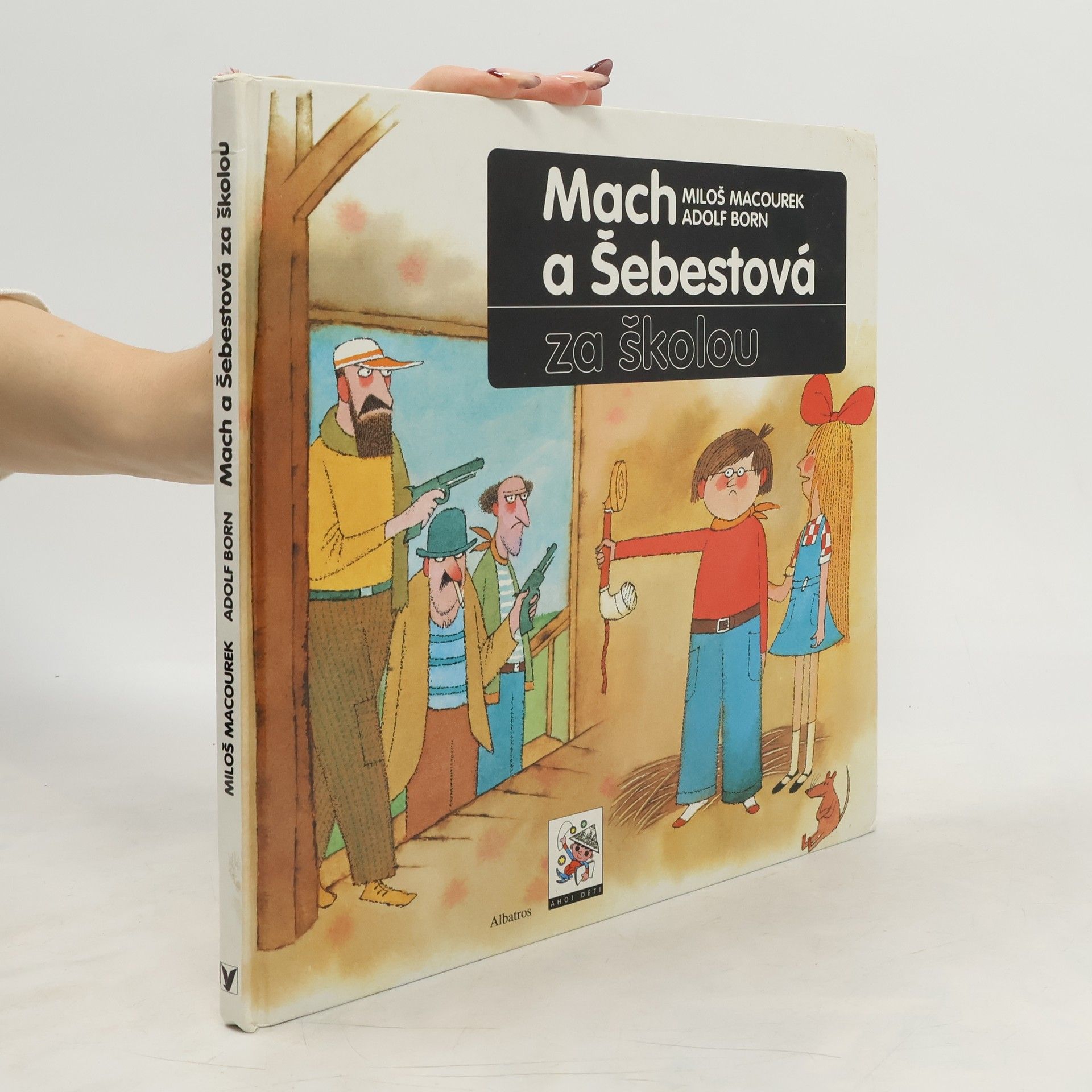 Miloš Macourek Mach a Šebestová za školou