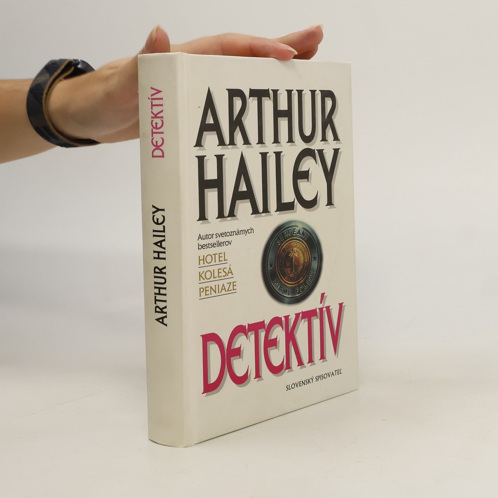 Arthur Hailey Detektív